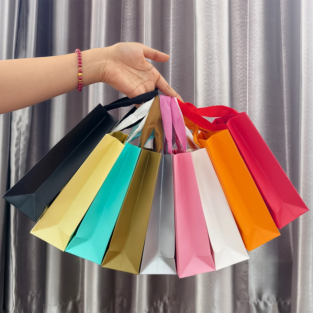 Wholesale Pink Luxury Eyelashes Packaging Paper Shopping Bag With Handle Private Label Empty Paper Gift Bags