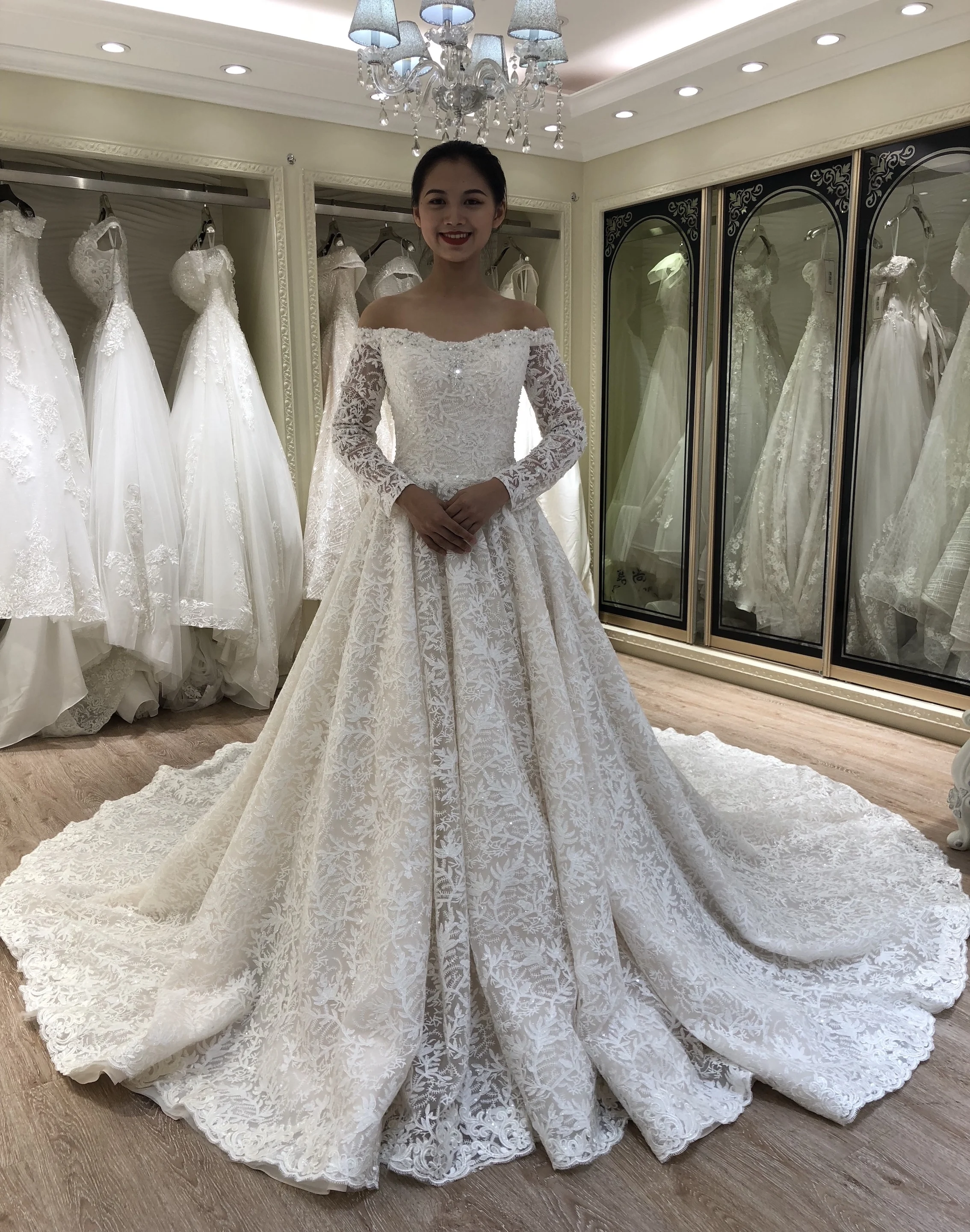 Alibab Lace Wedding Dress Bridal Gown 2021 Long Sleeve Off Shoulder 1 Piece Ball Gown 100% Polyester Strapless Modern Ivory