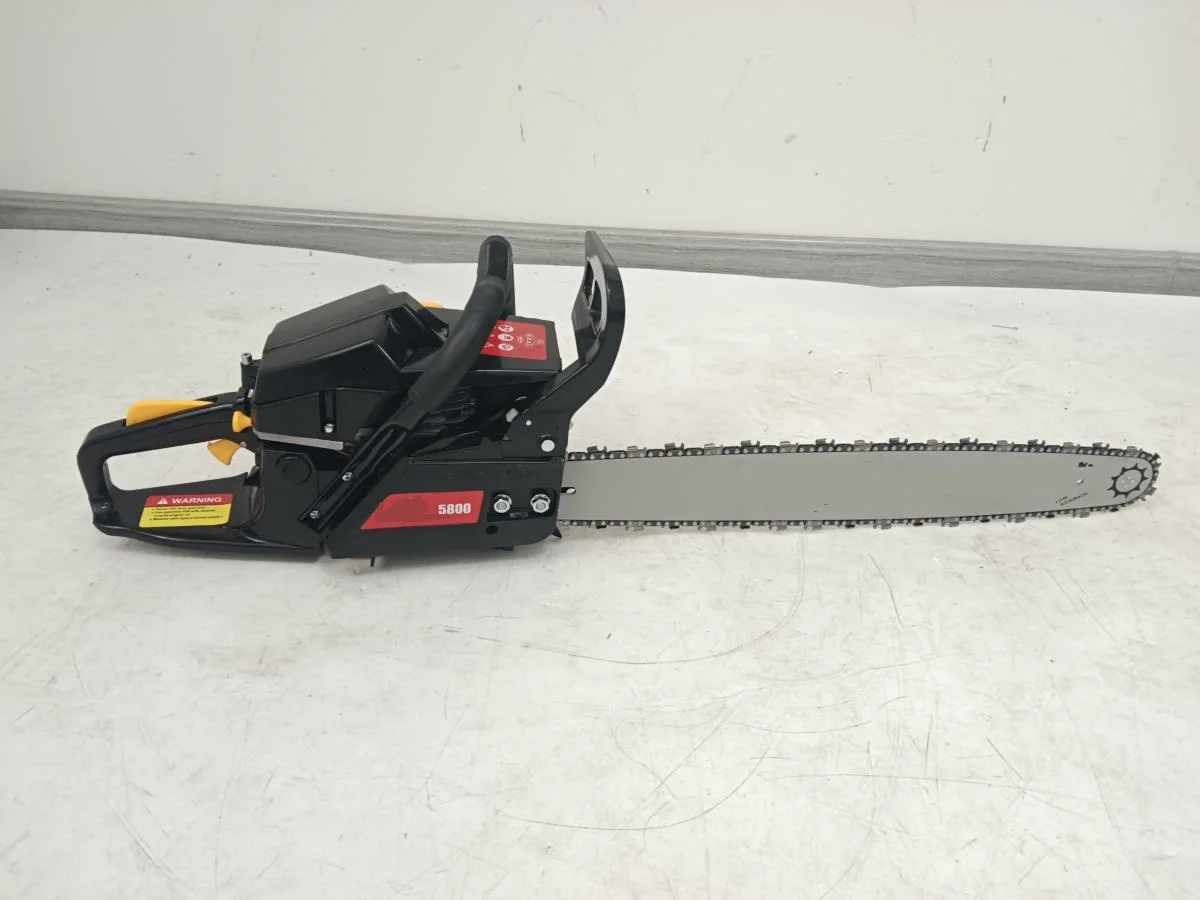 UM  chainsaw with 22inch bar and chain