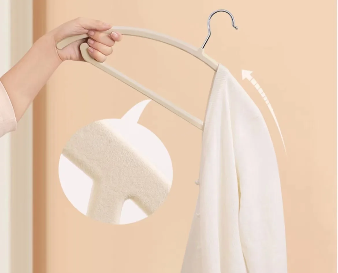 Hot-selling Wholesale Premium Velvet Hangers NCircular Arc Without Wrinkles on-Slip Suit Clothes Black Velvet Hangers Adult