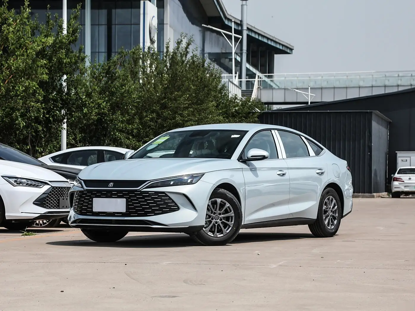 BYD QIN L DM-i 80 км 120 Новый энергетический автомобиль подключаемый Гибридный 2024