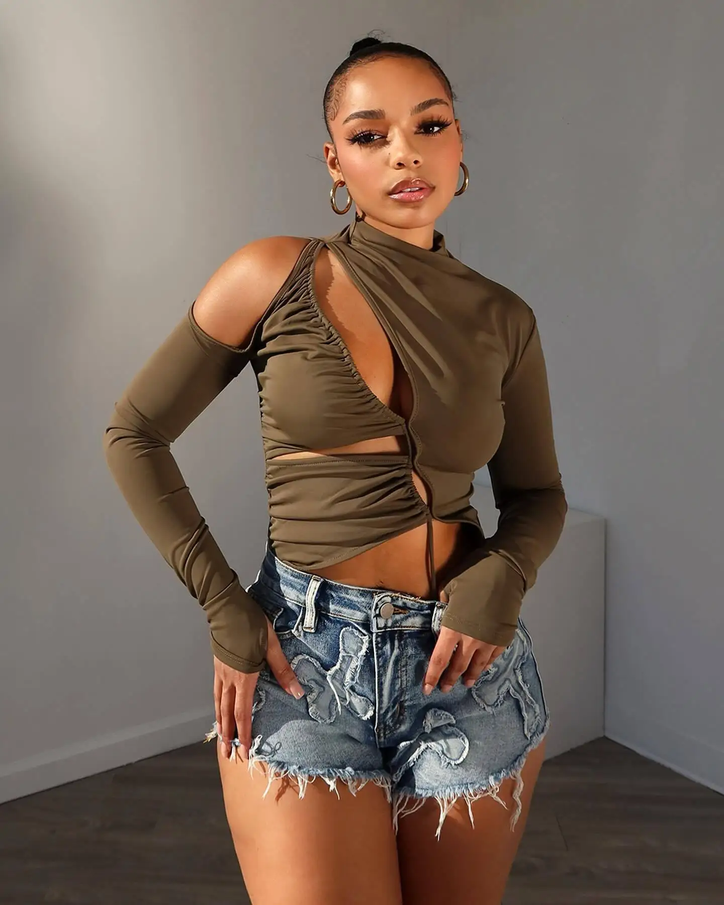 H0417 Hot selling summer embroidered cross elastic denim shorts for women