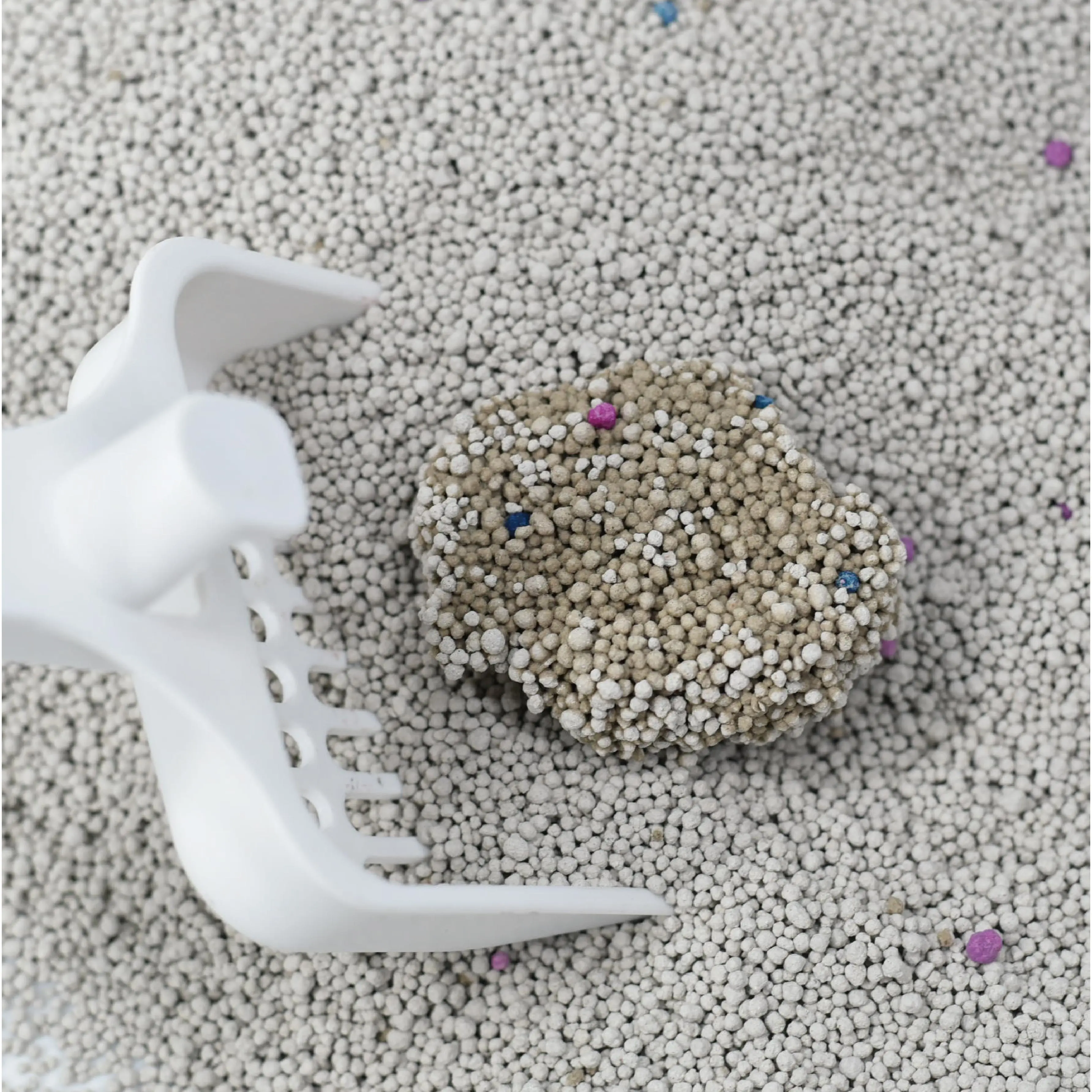 OEM Cat Litter Supplier OEM Low Price 10L Clumping Sodium Clay Ball Shape Low Price Cat Sand Bentonite Cat Sand