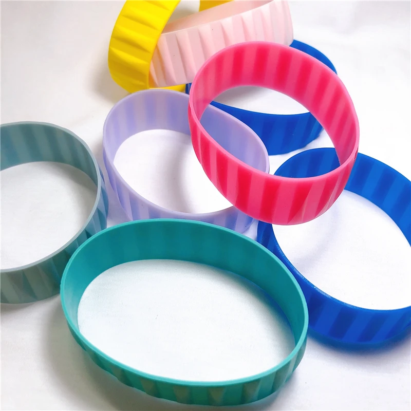 
Self defined heat insulation and antiskid plastic glass bottle silicone cup sleeve 