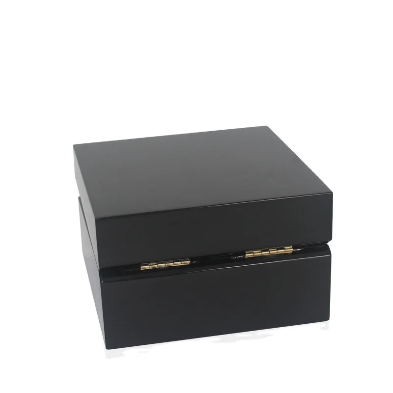 Деревянные витрины для часов с отделкой под фортепиано