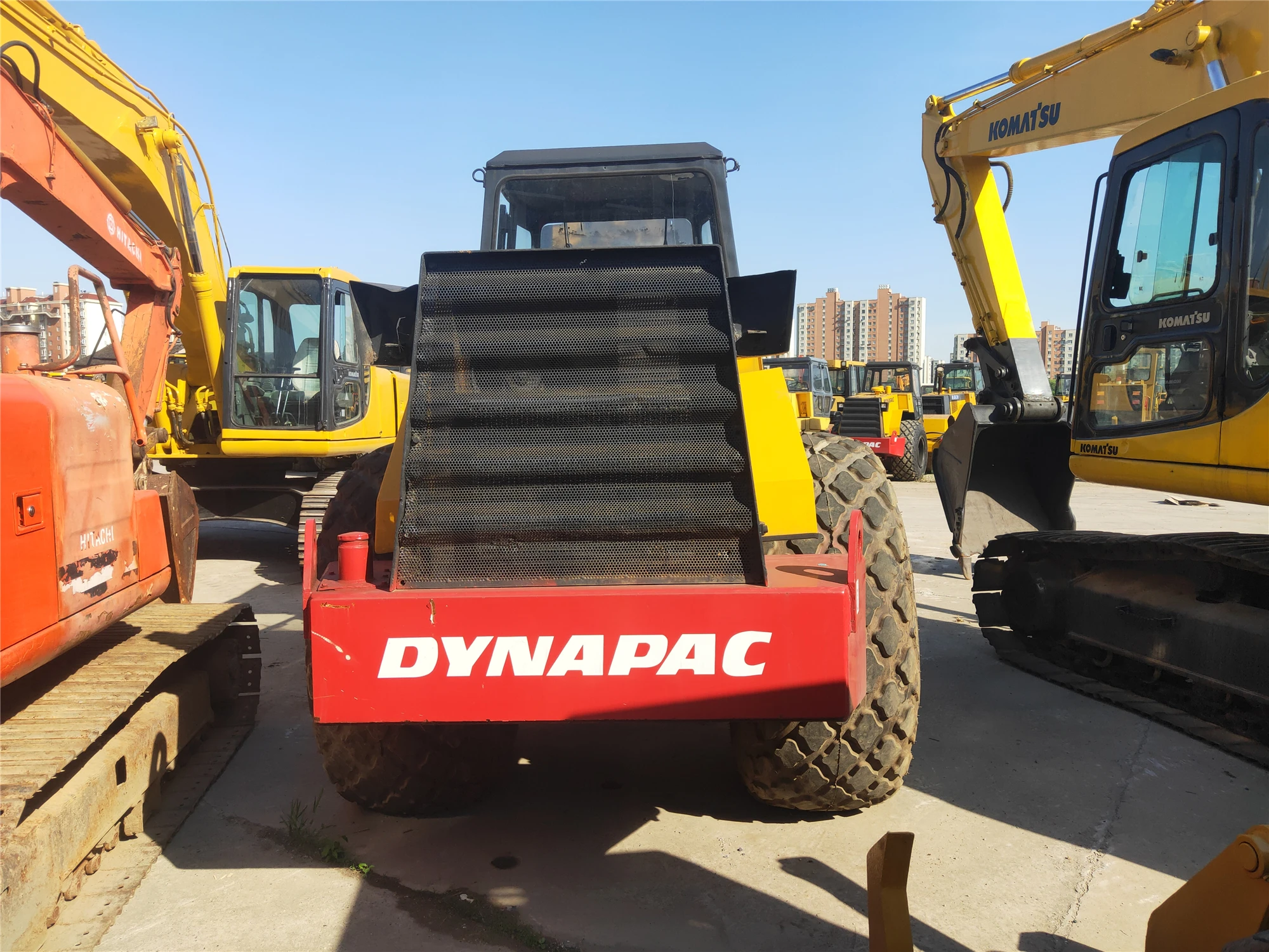 Б/у дорожный строительный аппарат Dynapac CA251D однобарабанный Вибрационный каток уплотнитель трехколесный вибрирующий