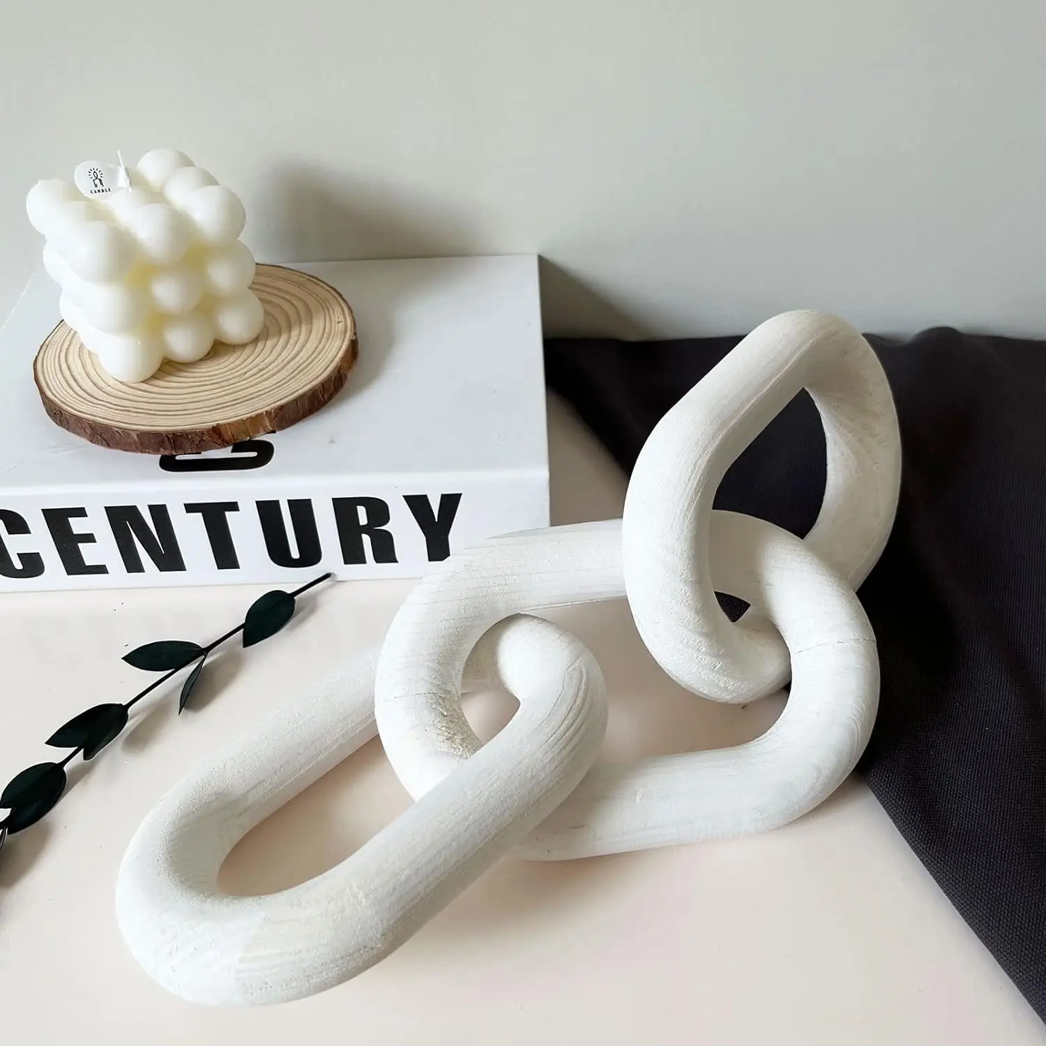 The wooden chain decoration put it on the coffee table bedroom living room shelf are suitable for the couple friends birthday