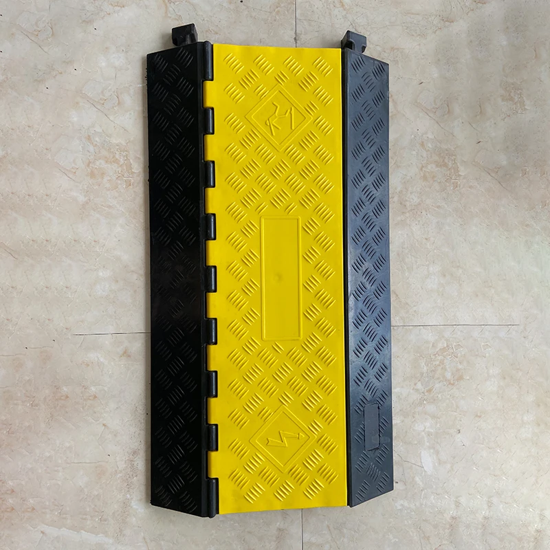 China Manufacture Heavy Duty Safety Wire Hose Cable Protector Mini Rubber Speed Hump