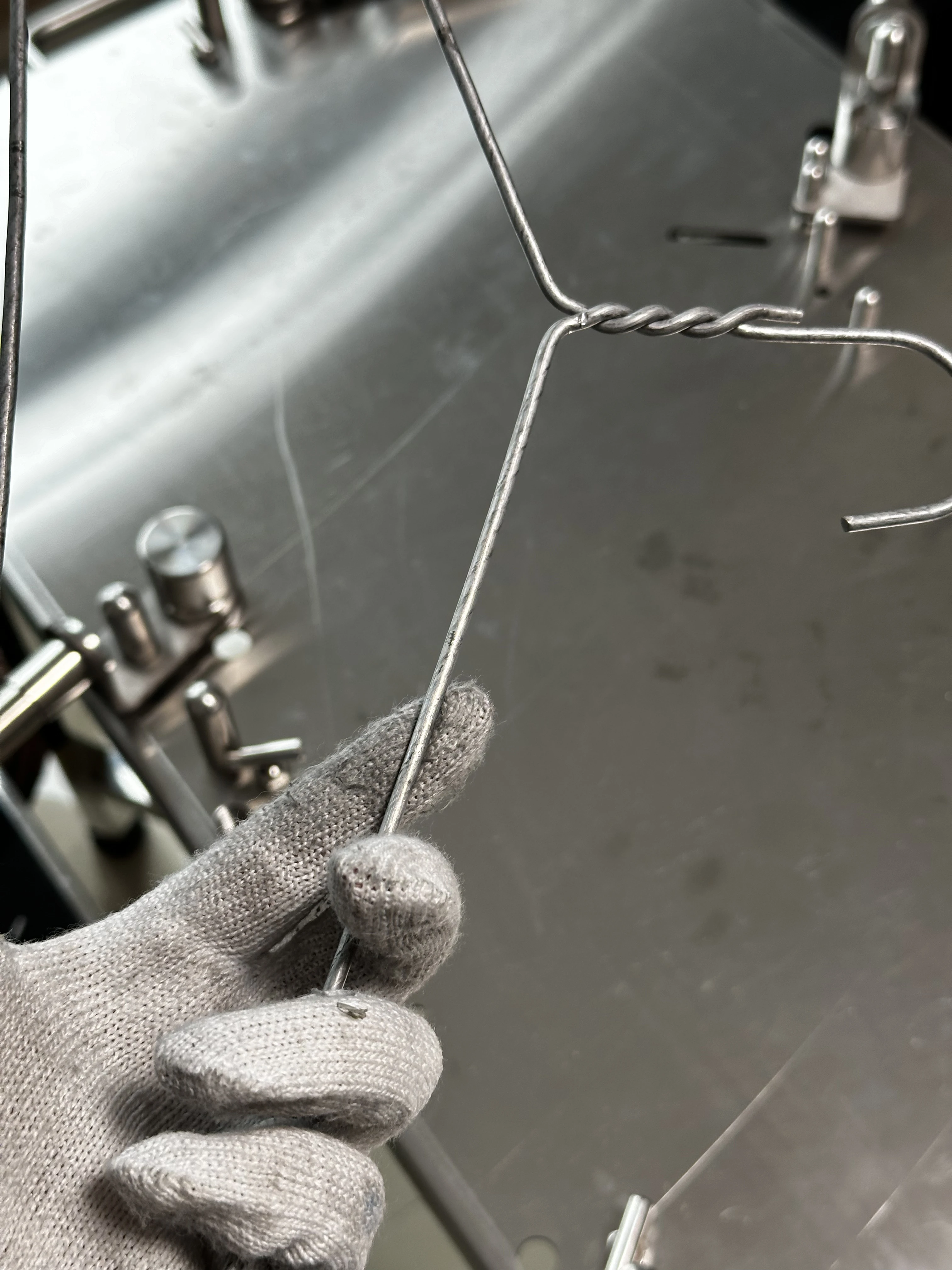 Manual hanger making table