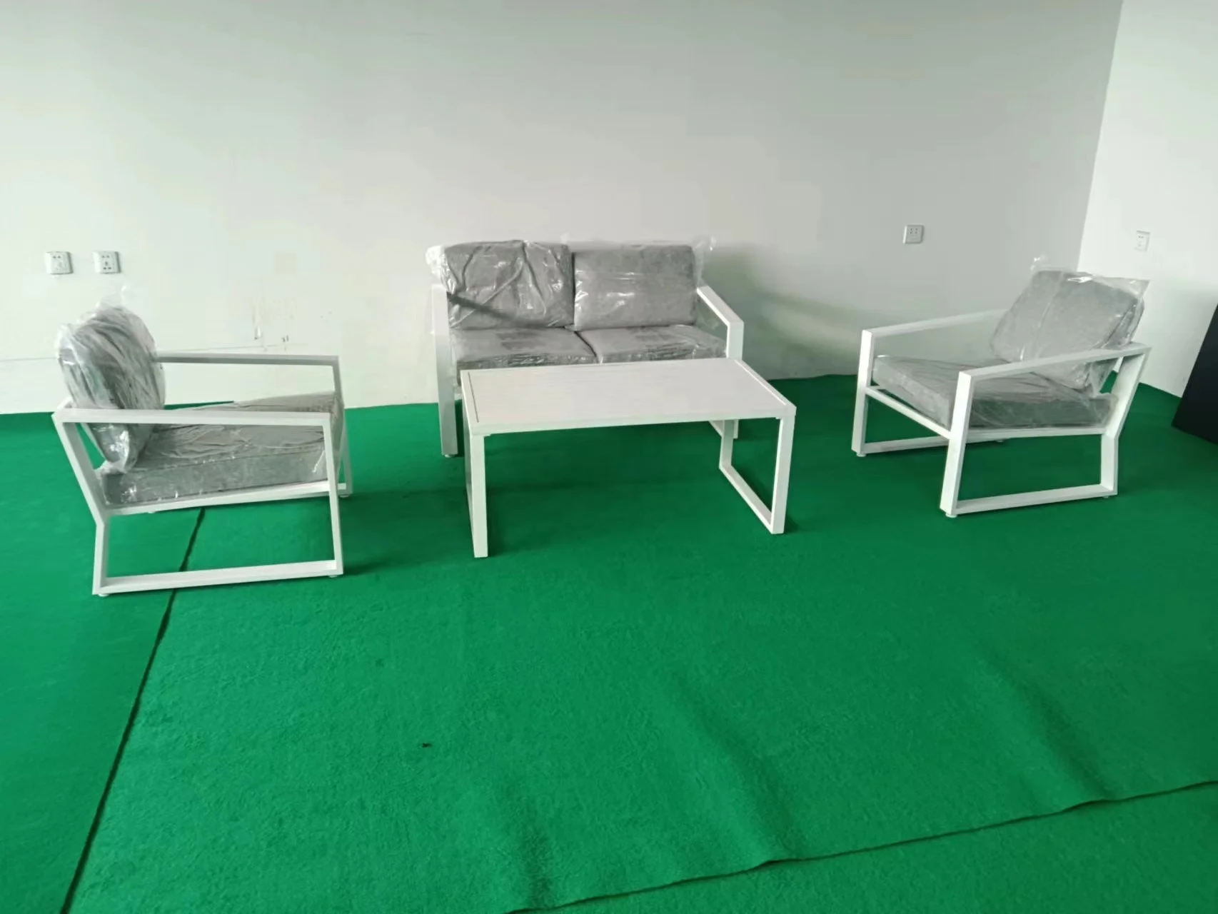 4PCS Modern Leisure Garden Patio Furniture Powder Coated Aluminum Outdoor Metal Sofa Set with Cushions for Hotel