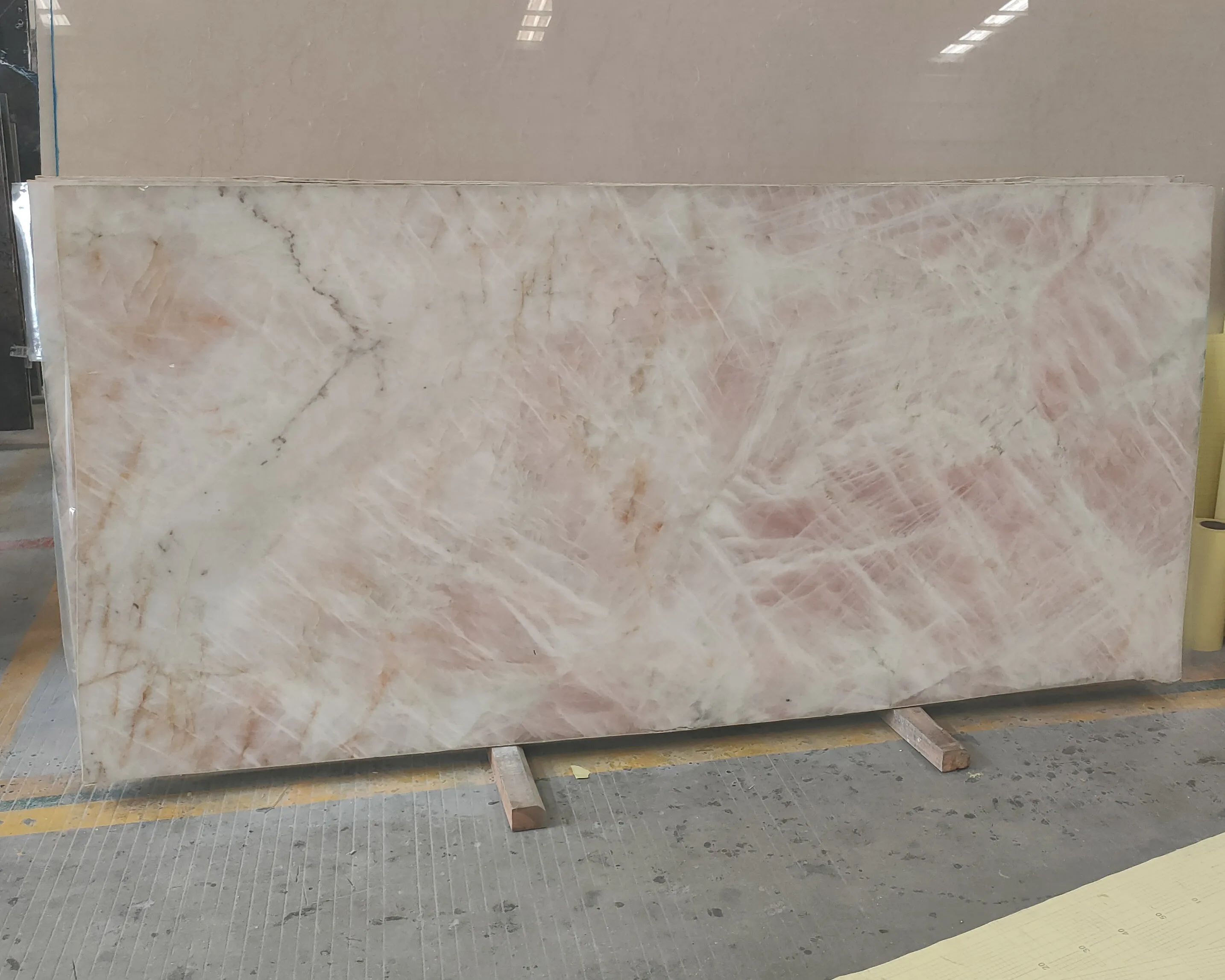 Good Price of Quartzite Stone Products Natural Stone Flooring Brazil Cristallo Pink Lumix Quartzite Countertop Slab