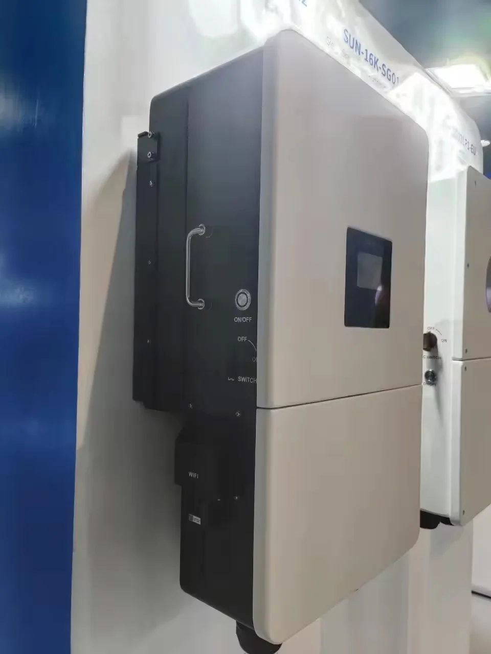 Deye New Model Sun-14/15/16/18/20K-Sg05Lp3-Eu-Sm2 14K 15K 16K 18K 20K Three Phase Hybrid Inverter