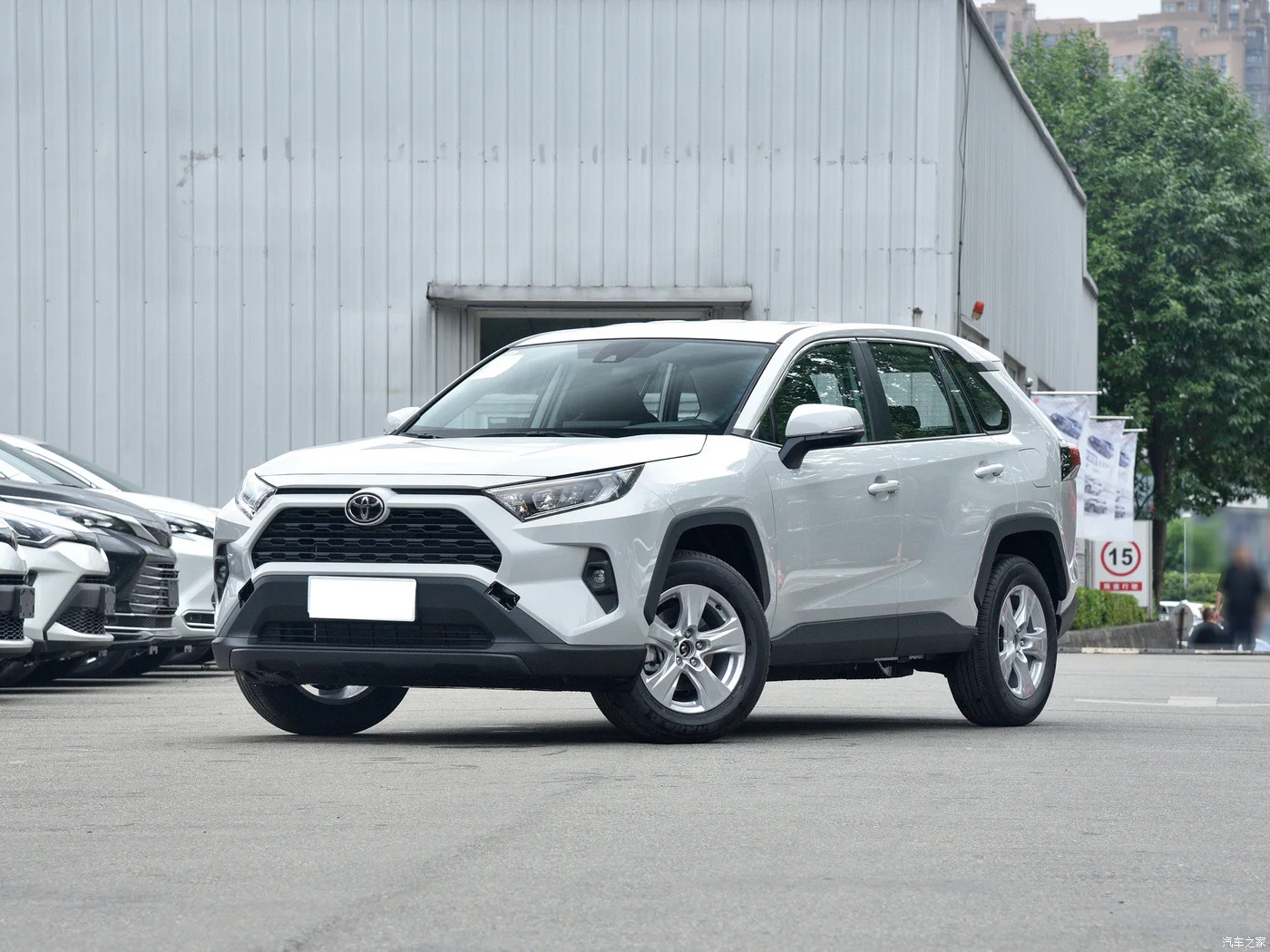 Китайские внедорожные автомобили 2023 Toyotas RAV 4 Suv 4x4 Новые бензиновые автомобильные газовые/бензиновые