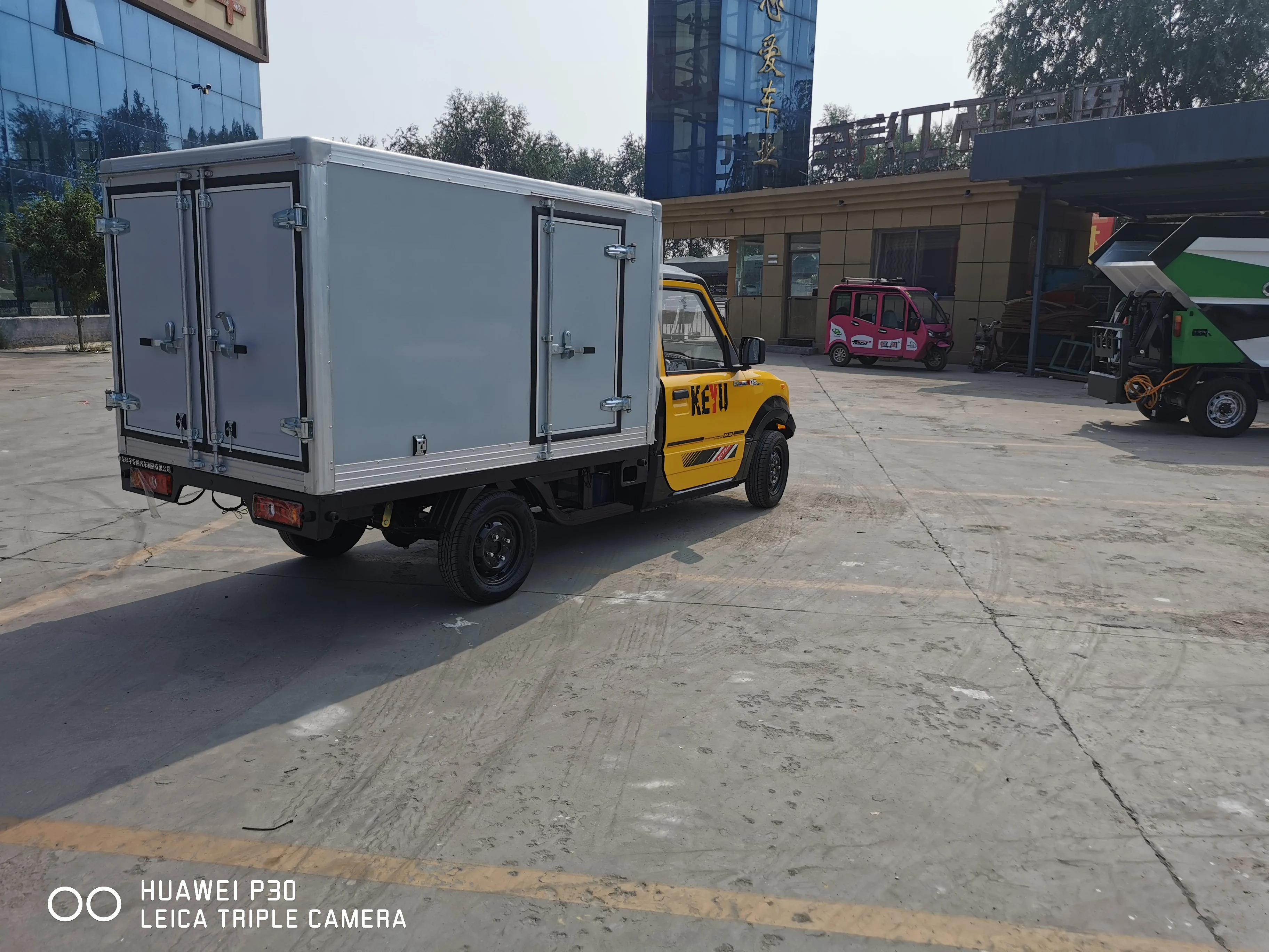 Environmentally friendly EEC certified truck with box-type long-distance transportation minivan