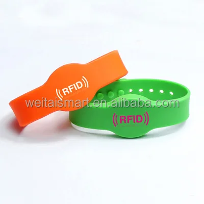 Custom Reusable Programmable RFID label tag Silicone bracelet nfc Waterproof Swimming Hotels Ntag213 Chip 1K  13.56MHZ