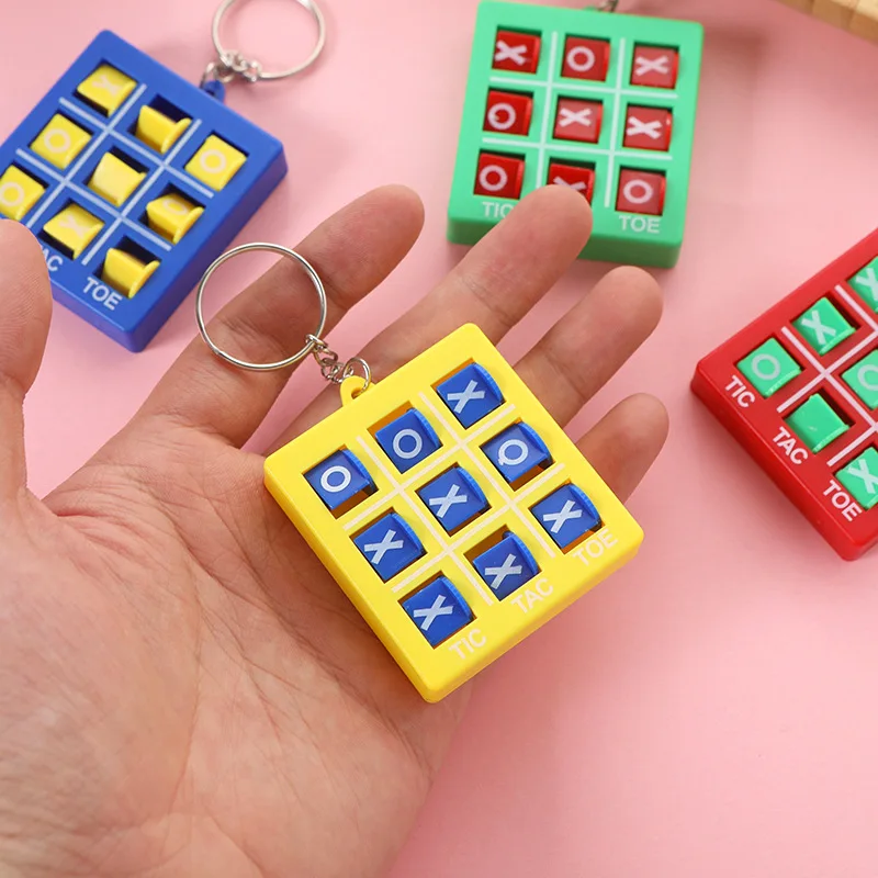 RTS Hot Selling Promotional Tic Tac Toe toy With Key chain Plastic Education Toys