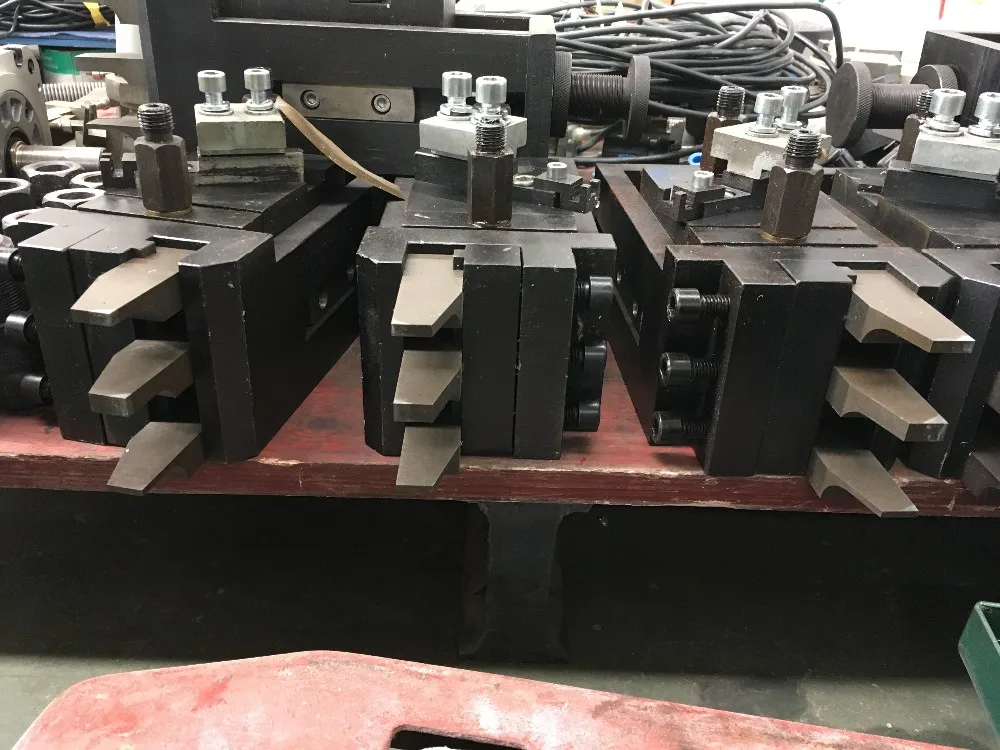 Aluminium window door corner crimping and joint machine