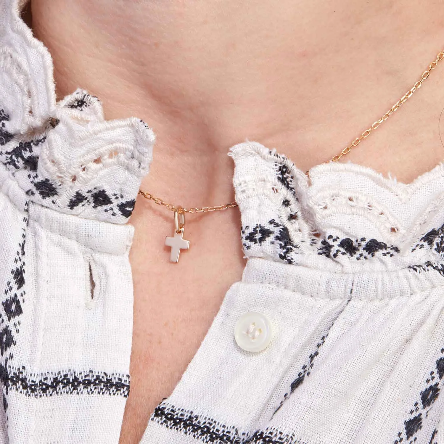 Mini Cross Charm Necklace Fashion Simple Stainless Steel 18k Gold Cross Pendant For Women