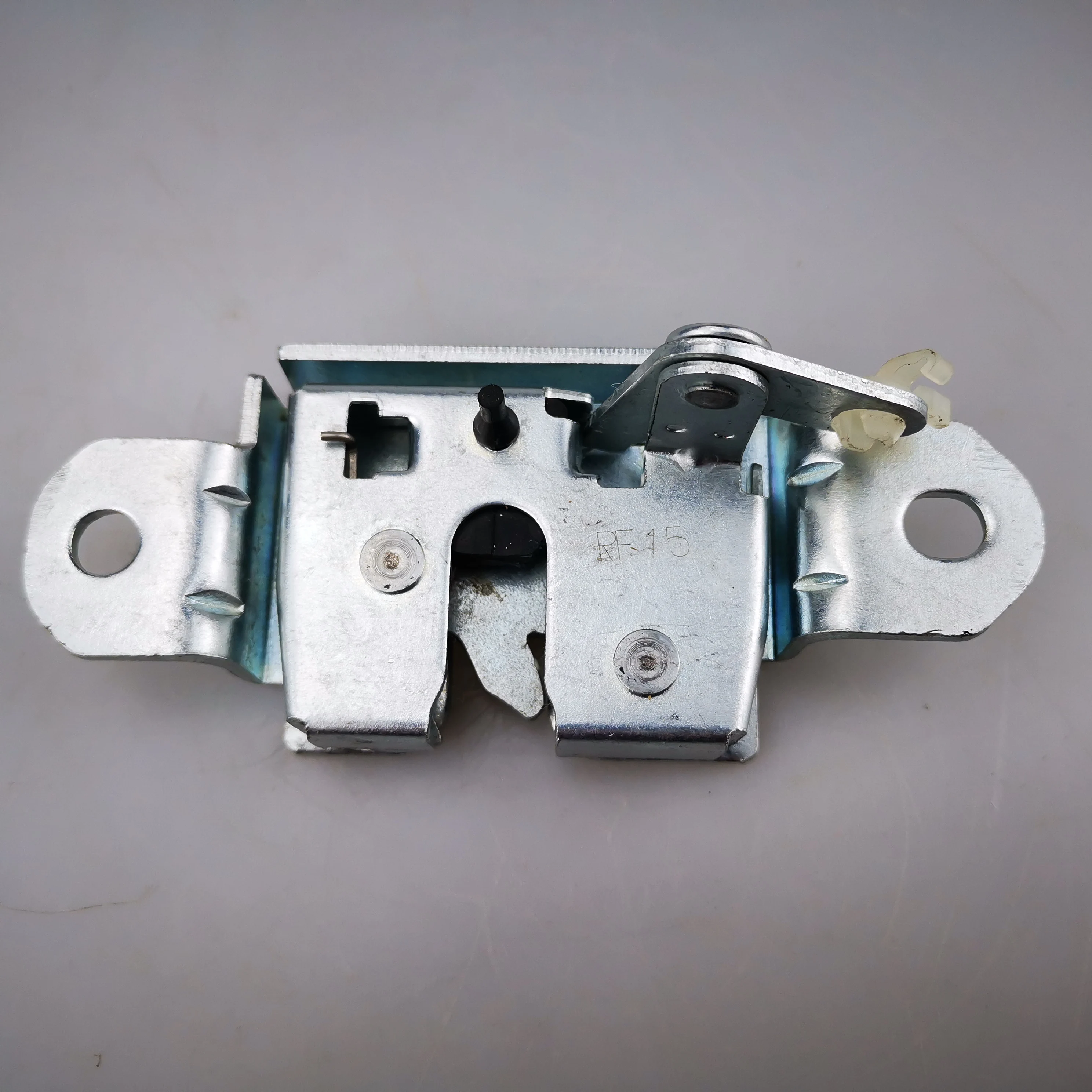 SAIC MAXUS T60 Original Rear baffle lock body C00100148 C00100149