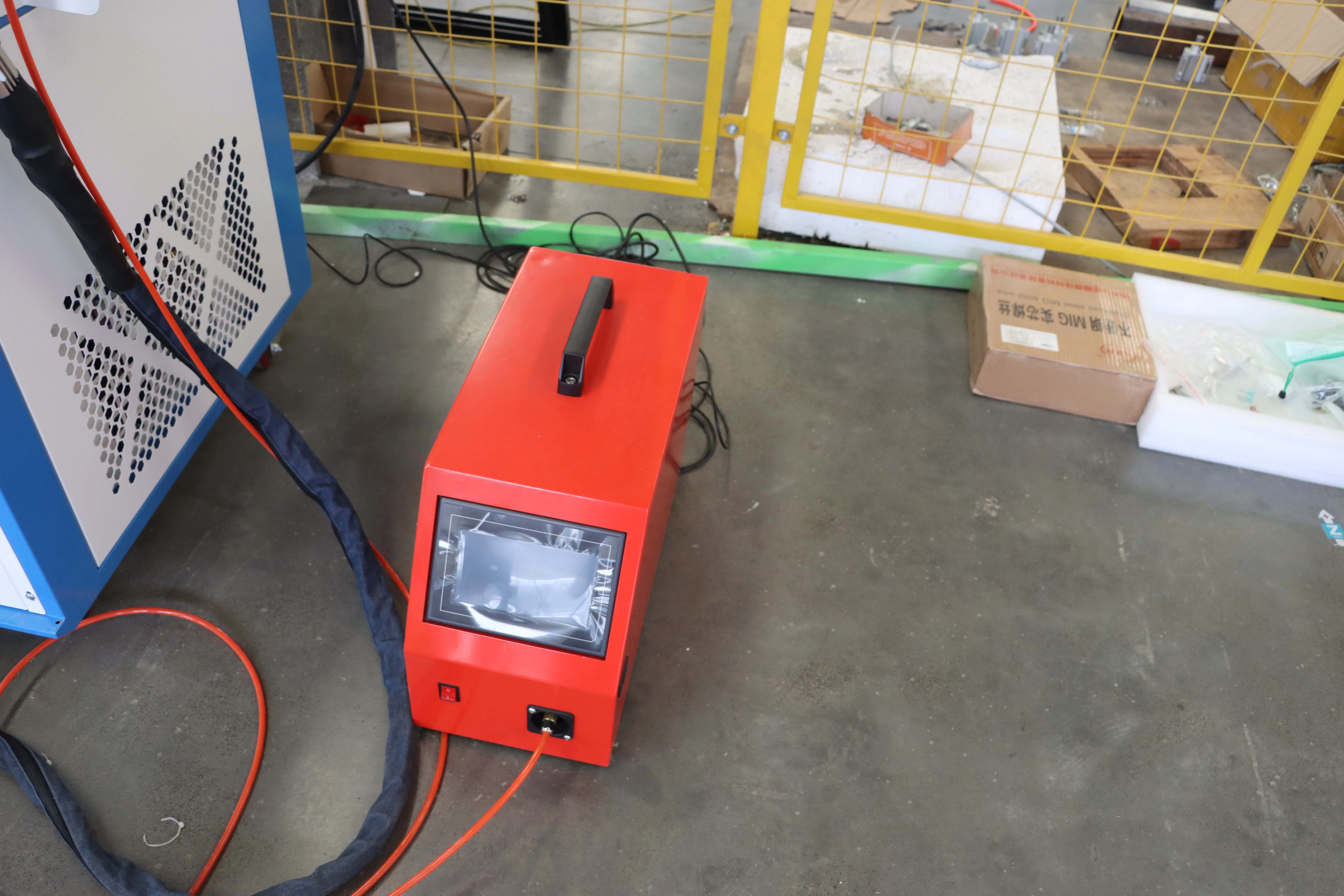 Laser welding machine RCL2000 for welding