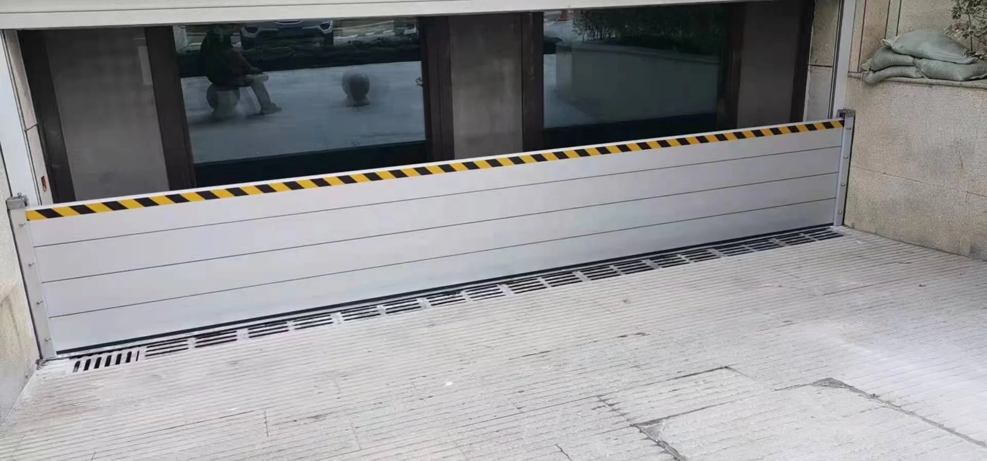 Superior quality portable anti flood barrier for door  flood gate door aluminum flood water barrier