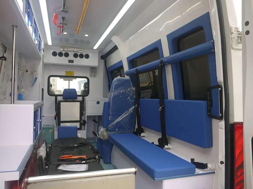 Brand New 4x2 Emergency Ambulance Vehicle NAVECO Ousheng Monitoring Medical Ambulance Car Price for exporting