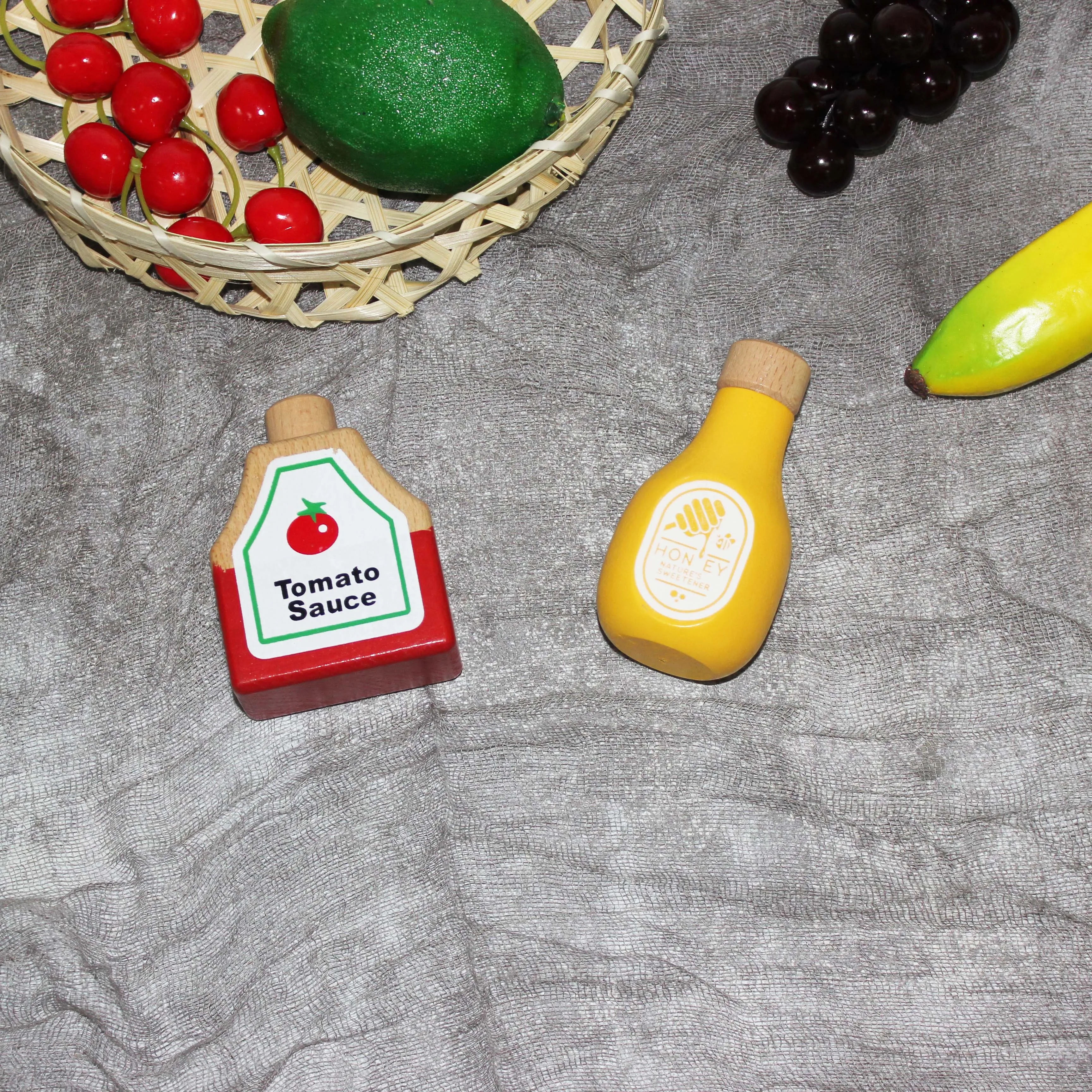 FSC Solid Wood 6pcs Play Food accessories and bottles Kitchen Pretend Play Toy for Toddlers