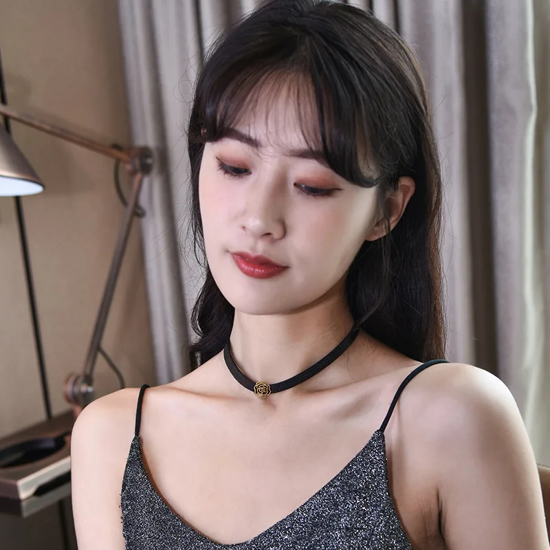 Hot Selling New Rose Little Bee Flower Retro Cubic Zircon Necklace Collarbone Chain Neck Accessories For Women