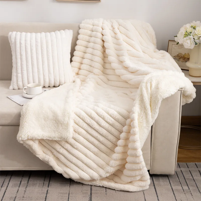 2023 Hot Sales Super Soft Dyed Polar Flannel Fleece Modern Solid Color Design Striped Throw Blanket Plush Baby Sofa Blanket