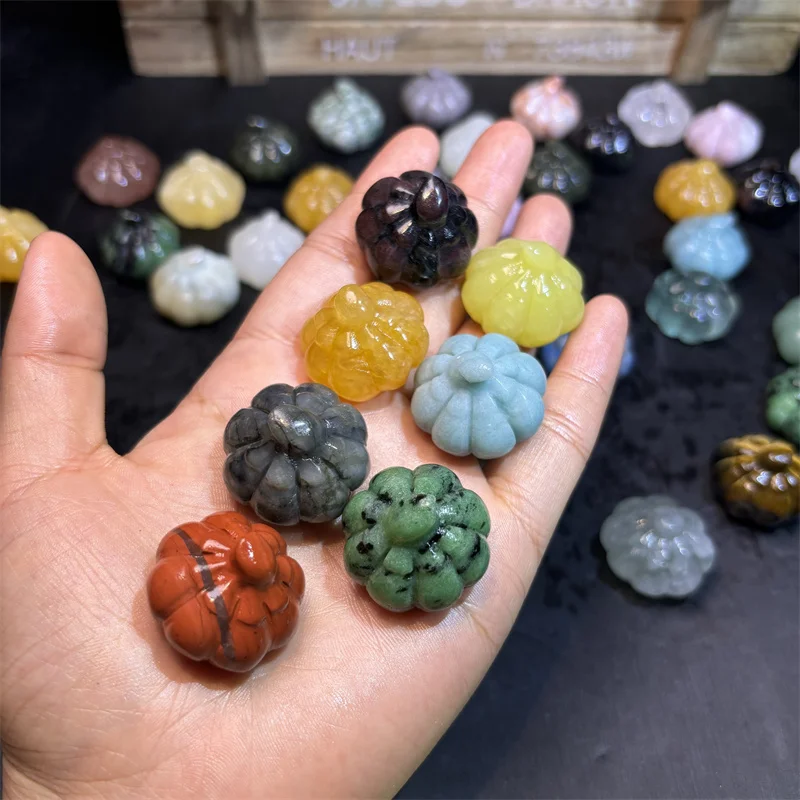 Wholesale Hand Carved Various Natural Crystal Crafts Mixed Mini Pumpkin For Halloween Home Decoration