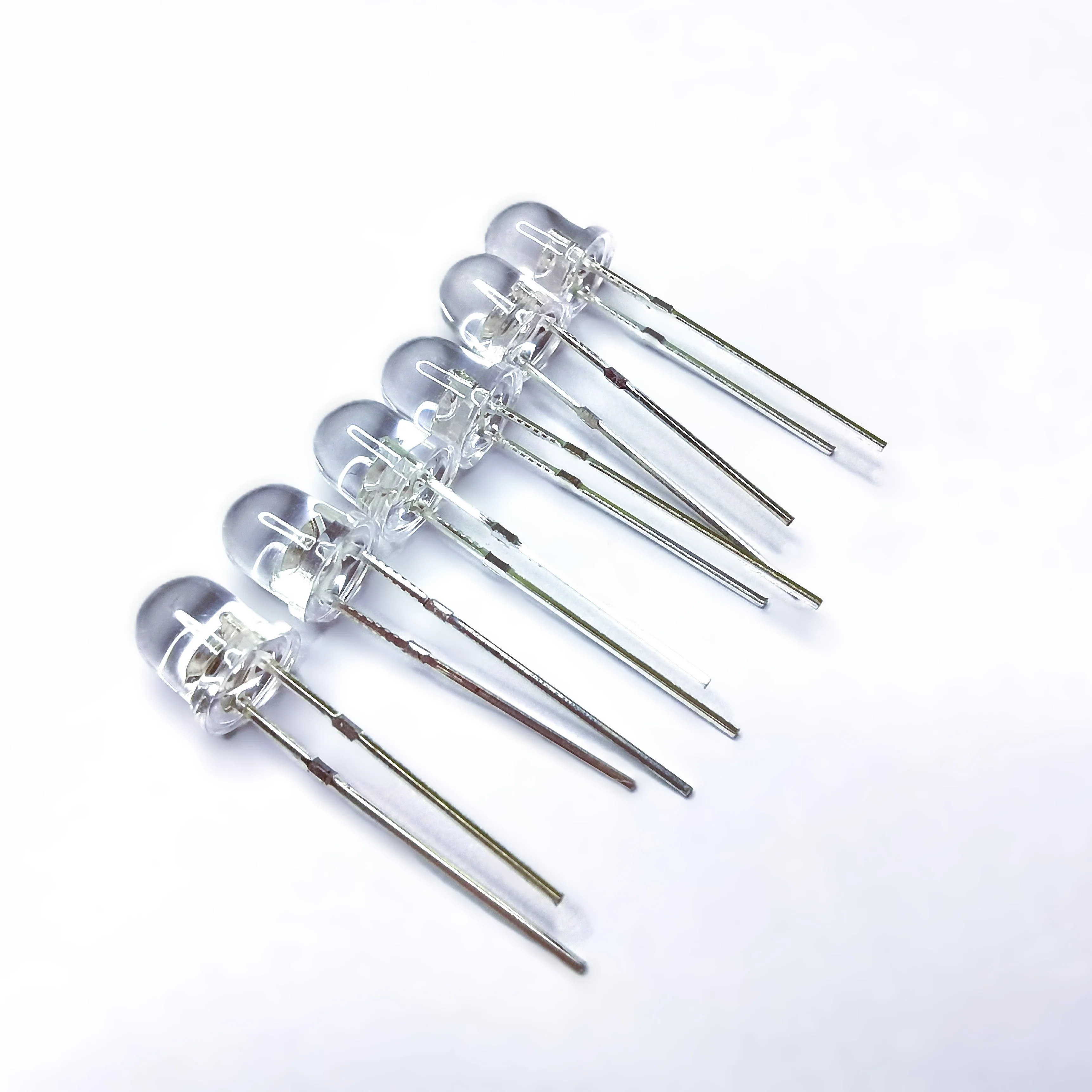 High Quality 5mm Straw Hat Led High Bright Led Lighting Diode Daylight White Color Through Hole Package