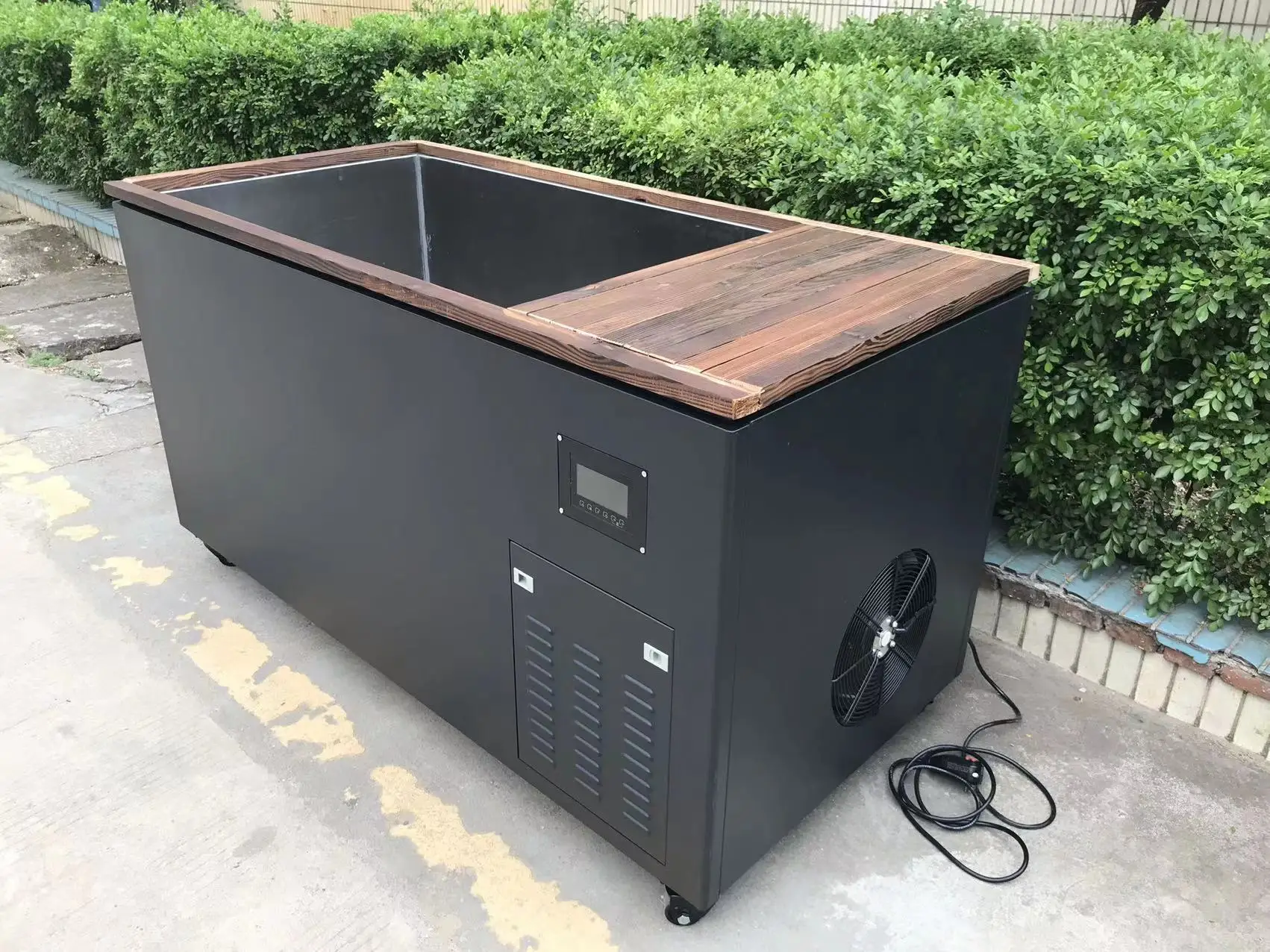 Cryotherapy cold water immersion ice bath chiller for reducing inflammation and speed up athletic recovery