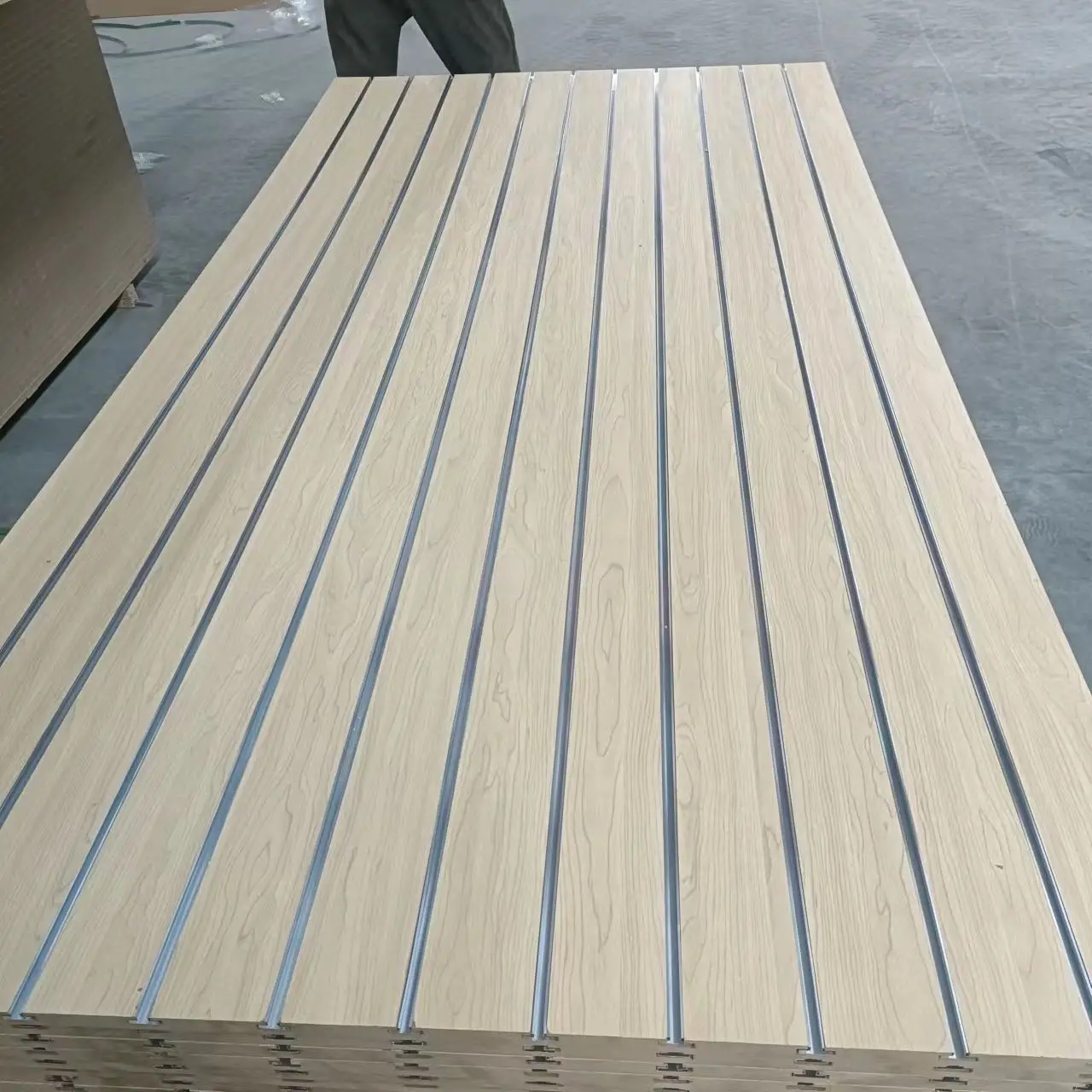 hot sale cheap 18mm slotted mdf 11slots slatwall panel for shop display