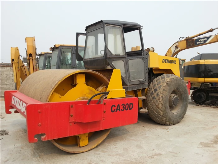 Шведский однобарабанный ролик Dynapac CA30D CA301D на
