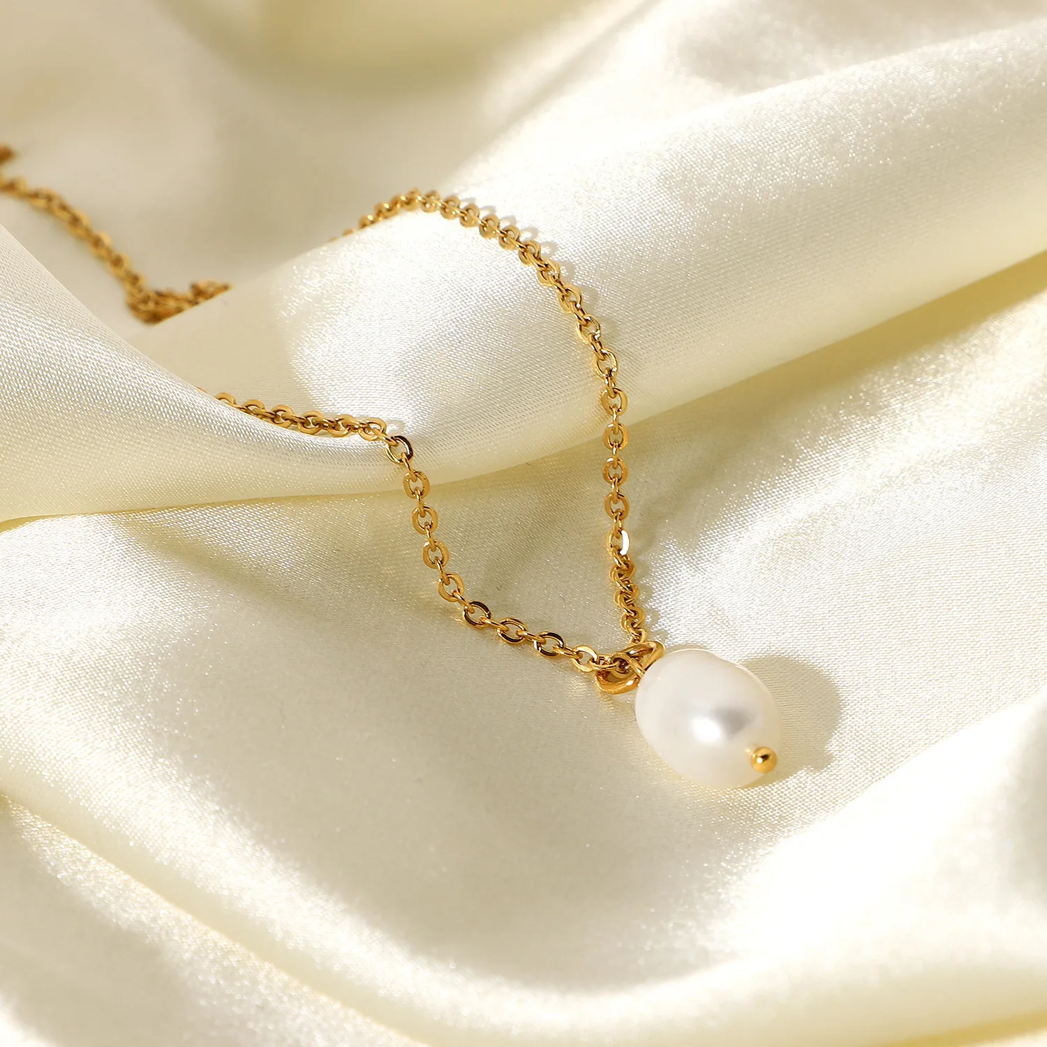 Fashion Freshwater Pearl Pendant Necklace Waterproof Stainless Steel Pearl Necklace 18K Gold Plated Collar Chain Women Jewelry