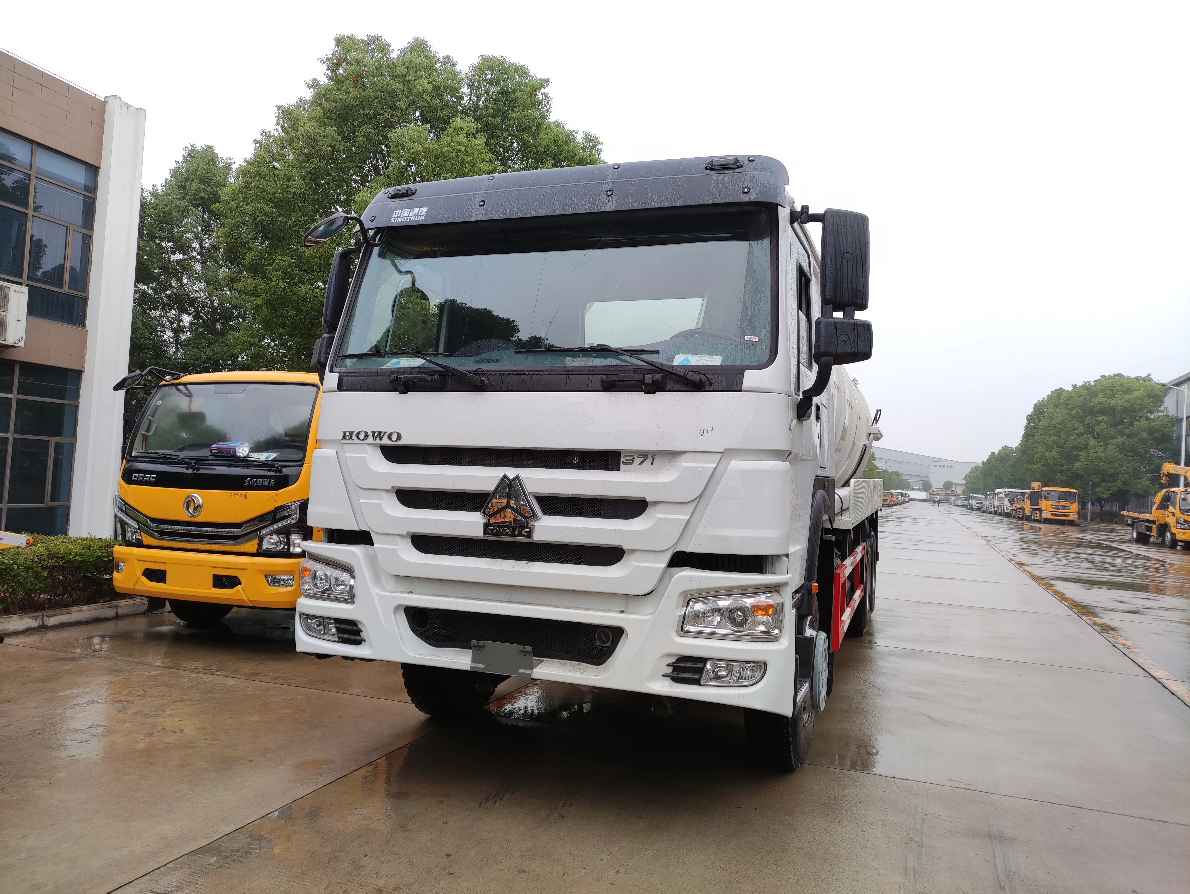 Sinotruk HOWO 6x4 20000L Vacuum Sewage Suction Truck 20 Tons Sewage Truck