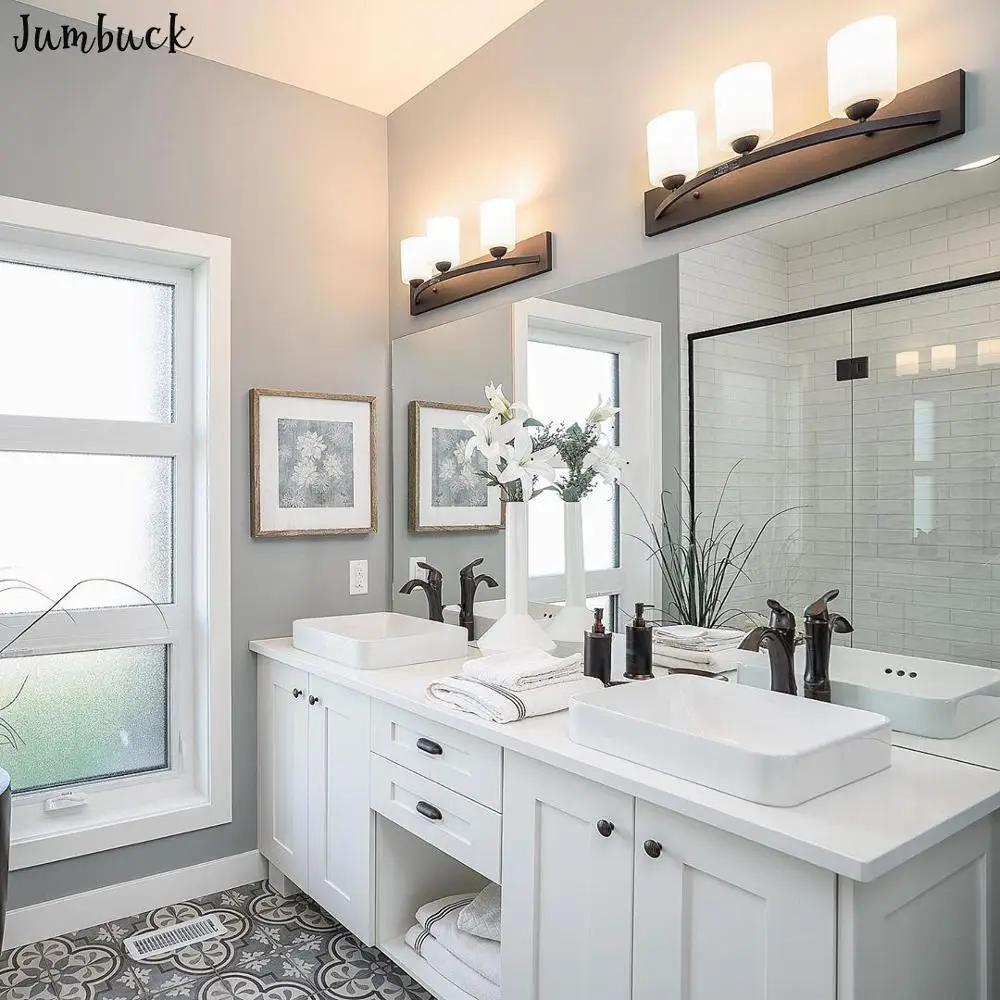 
 В стиле шейкера, двойная раковина/раковина для ванной комнаты, белые шкафы  