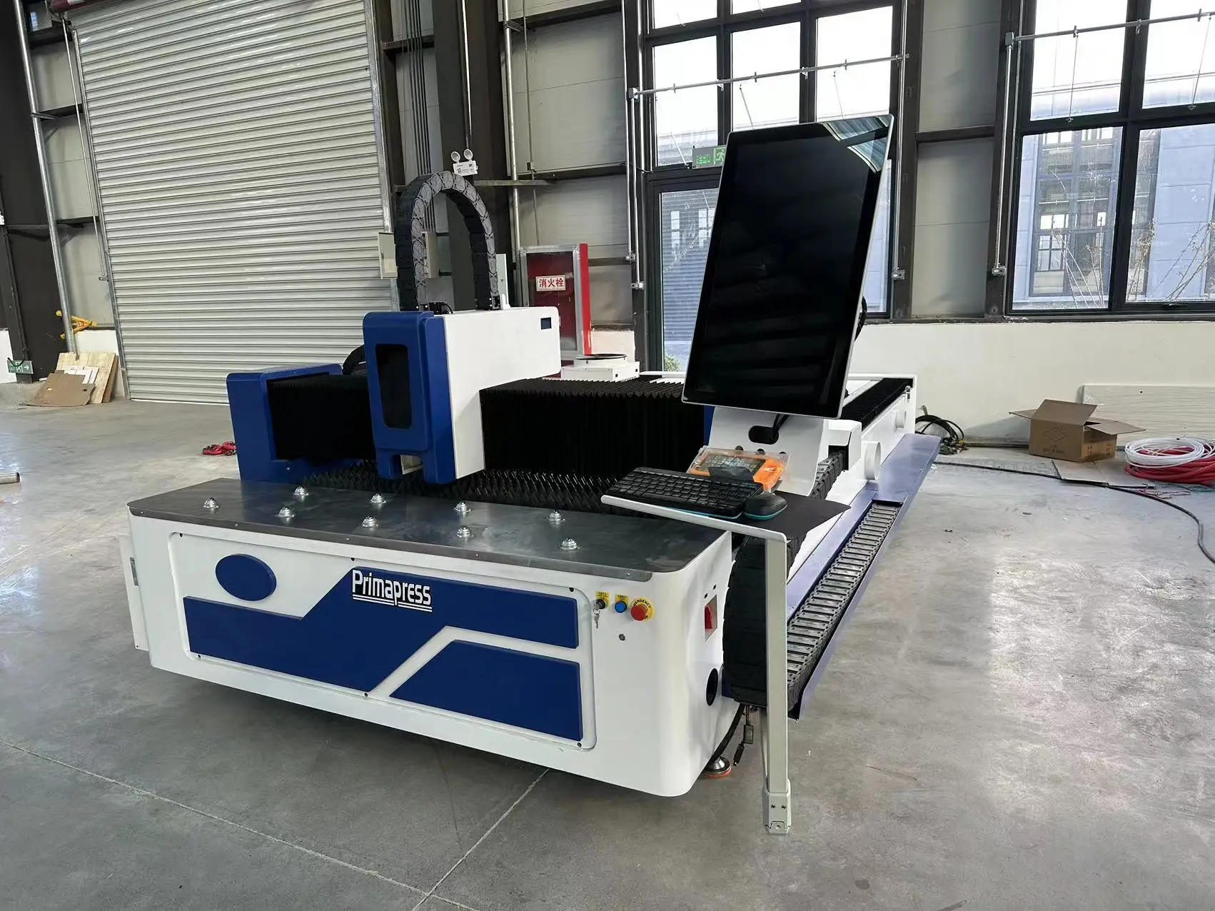 Low Price 1500W 2KW 6000W Stainless Steel Iron Metal Sheet Fiber Laser Metal Cutting Machine Price with  IPG Raycus Laser Source