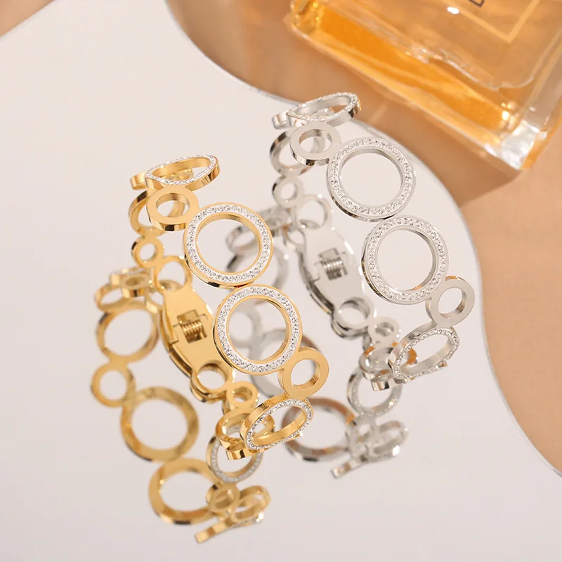 Gold Silver Versatile Geometric Bracelet Hollow Out Set With Diamonds Circle Bracelets Popular Jewelry Plated 18k 2024 Trendy