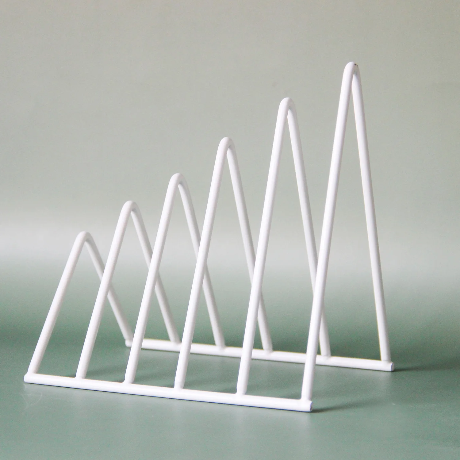 Nordic Creative Small Bookshelf Triangle Desktop Storage Rack for Home Removable Iron Shelf for Magazine Newspaper Organization