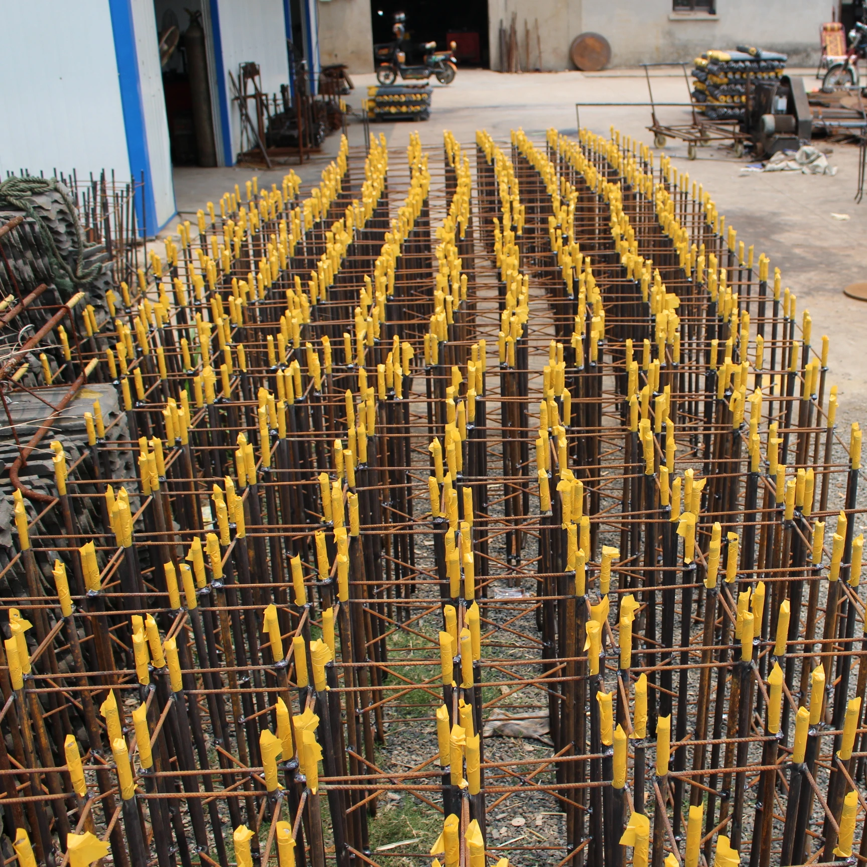 Rough iron or galvanized traffic whip wireless lamp aluminium light pole anchor bolts