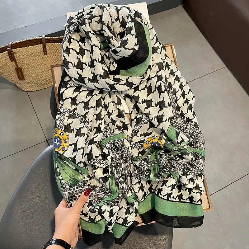 Manufacturer newest fashion chain pattern head scarf shawl for women classic black and white houndstooth printed viscose scarves