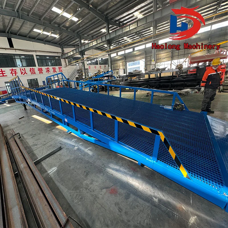 Mobile boarding bridge, two-piece split type container loading and unloading platform, forklift ramp