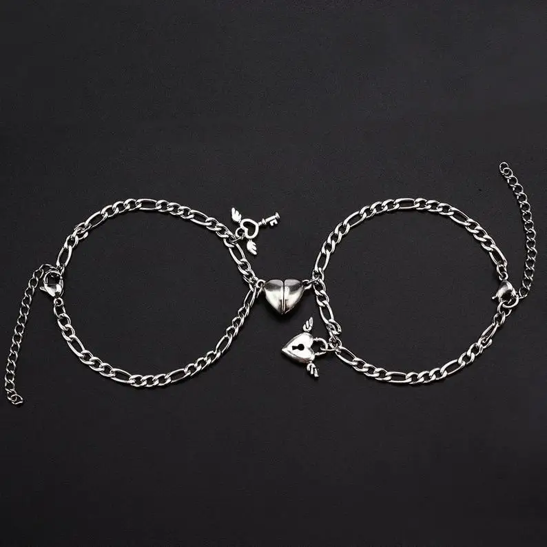 G1633 Hot Sale Jewellery A Pair Matching Astronaut Love Heart Bracelets Alloy Pendant Charms Magnetic Bracelet for Couple