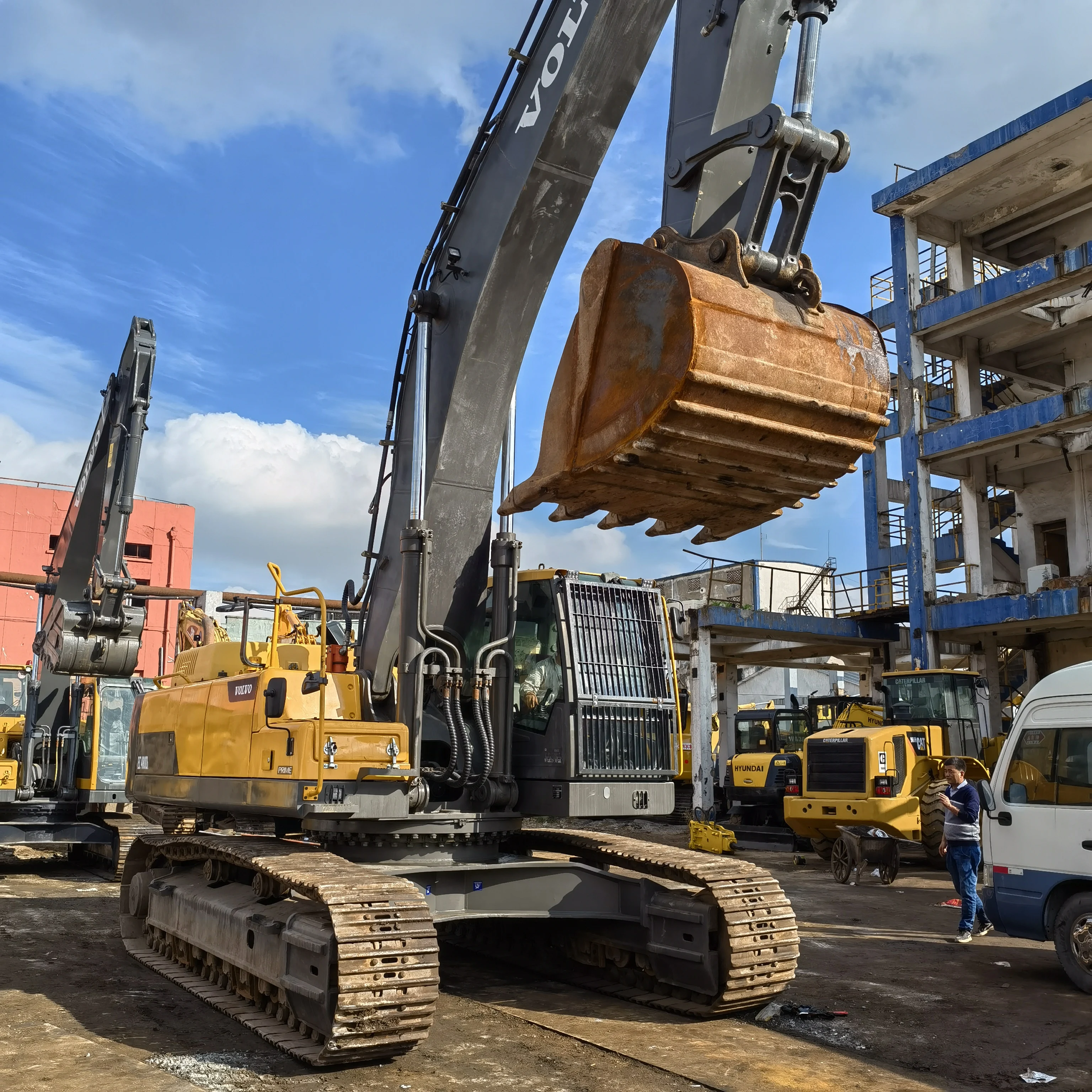 Hot Sale Second Hand Crawler Construction Machine Volvo 480 Construction Equipment Excavator Sale in Shanghai