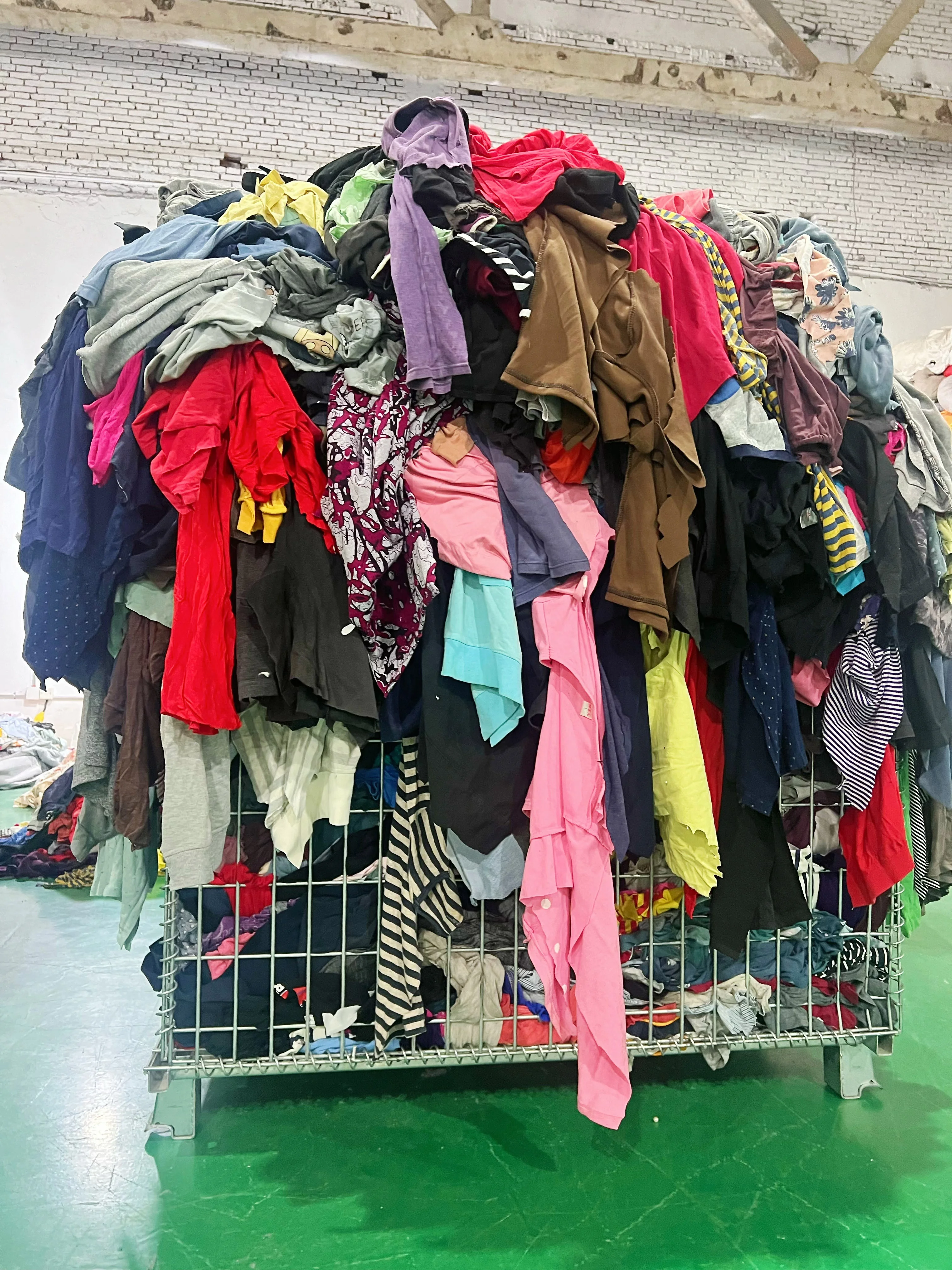 Marine Used 10 kg Bales Cotton Wiper White Cotton Rags Dark  Colored T-shirt 100% Cotton Rags for Industrial Wiping Cleaning