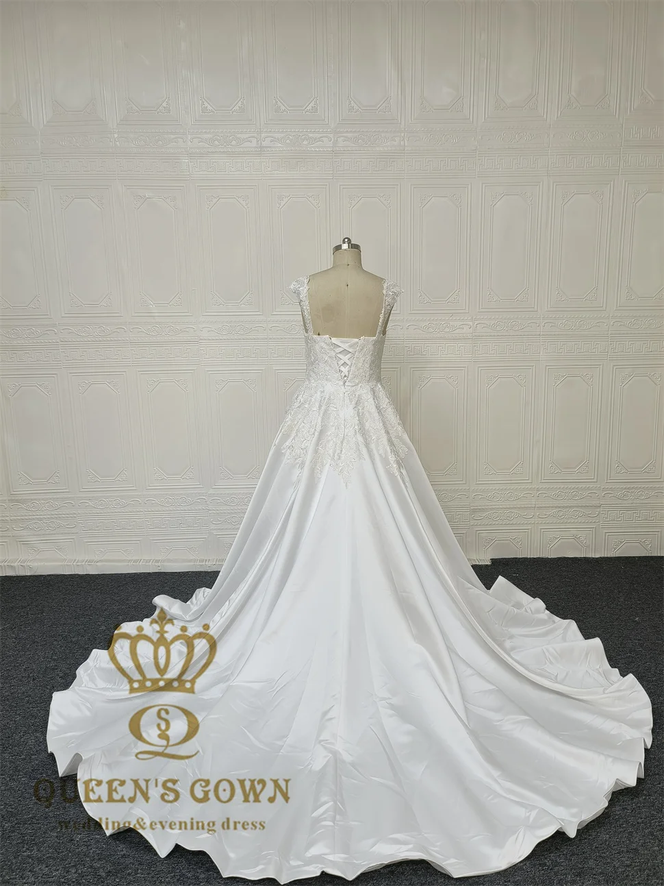 QUEENS GOWN High quality ivory satin sweetheart bridal dress elegant embroidered applique a line wedding dresses