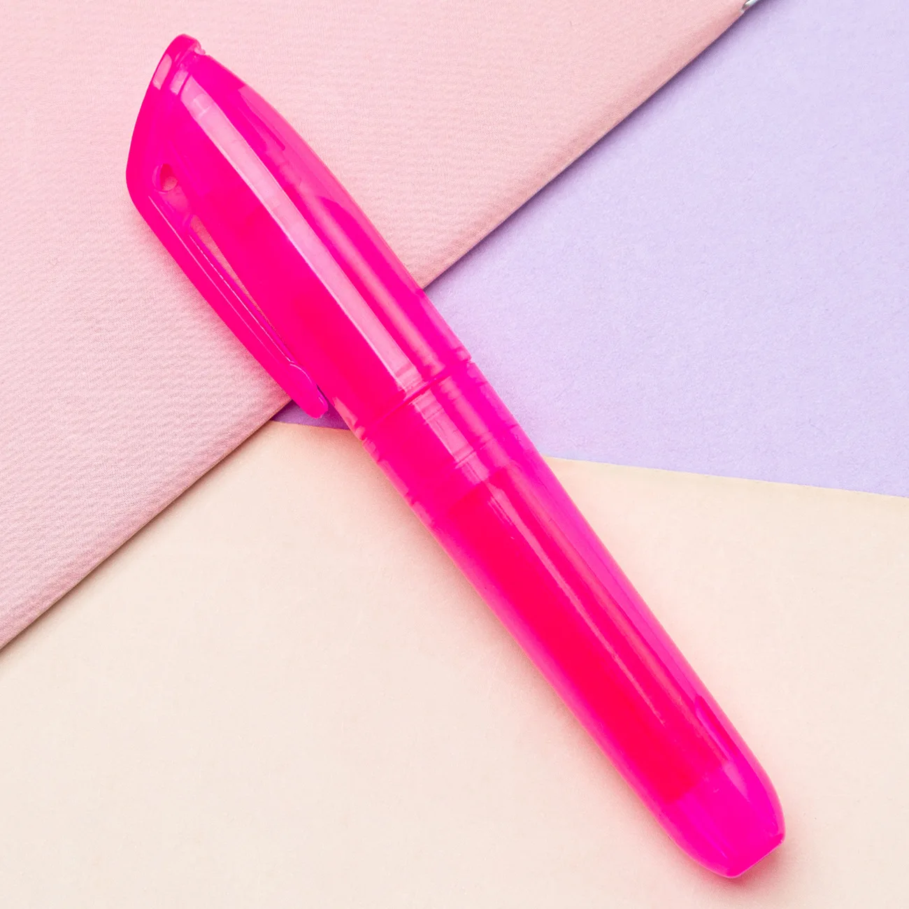 Factory Customized Simple Highlighter Cute Portable Plastic Highlighter Pen Mini Highlighters Portable Compact Markers
