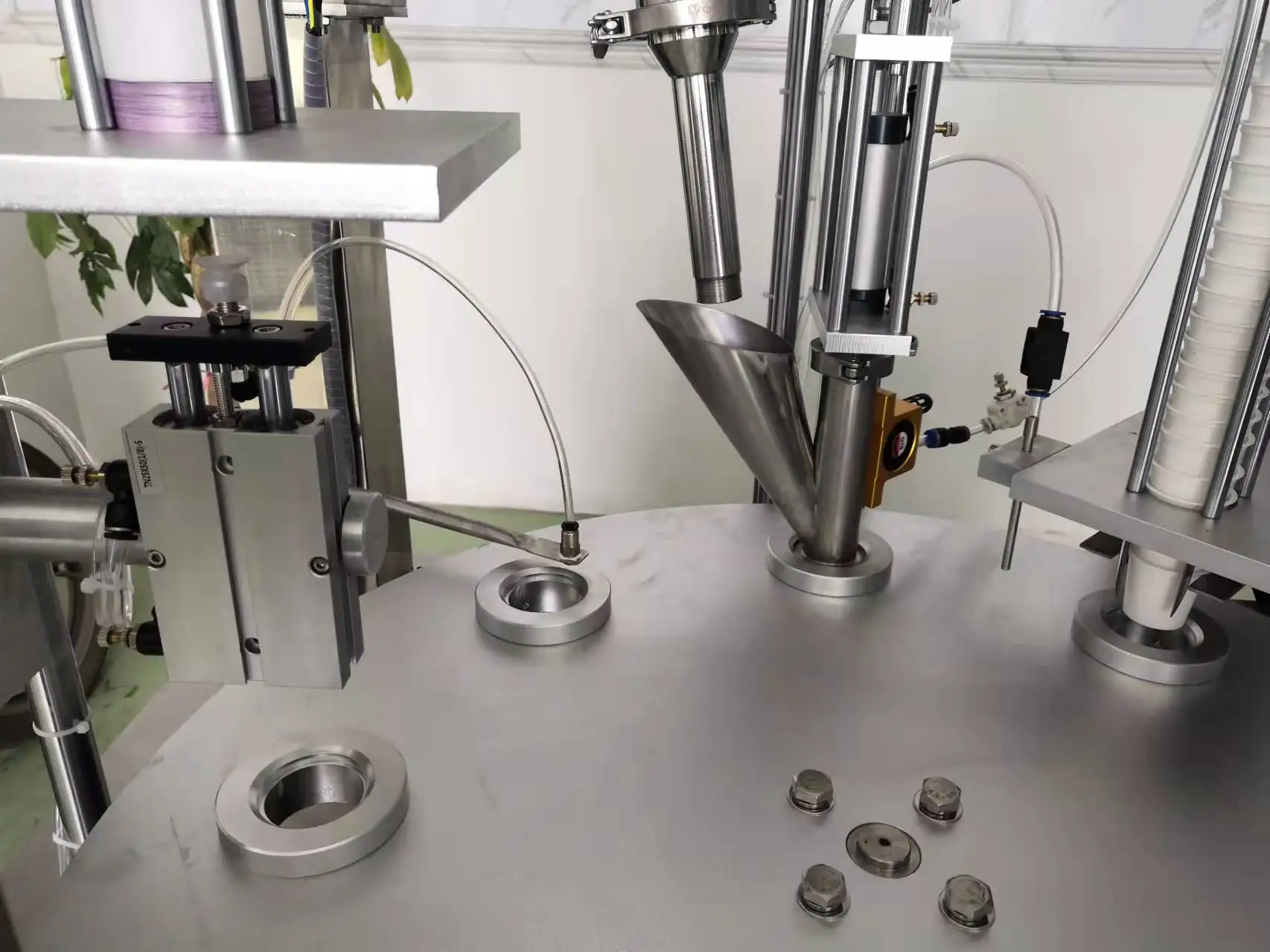 Hot Sell Multi-Function Packaging Automatic Nitrogen Nespresso Coffee Pod K Cup Rotary Type Filling And Sealing Machine