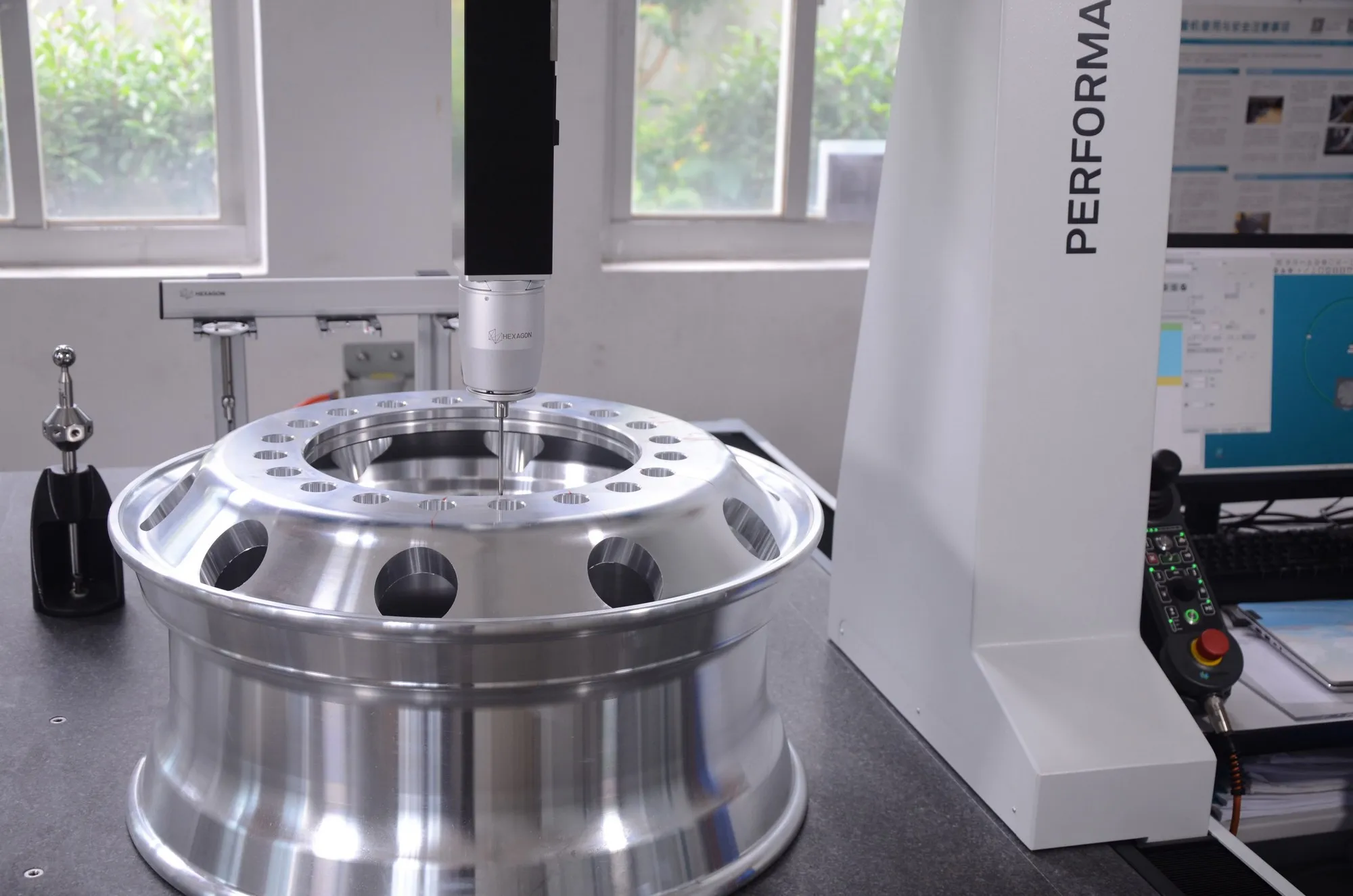 QiTong truck rims 16*5.5 Inch light wheel truck aluminum wheels for trucks